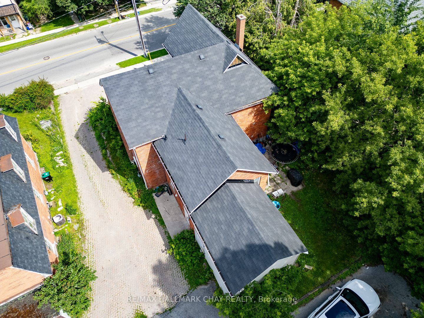 9 Penetang Street Property Photo 6