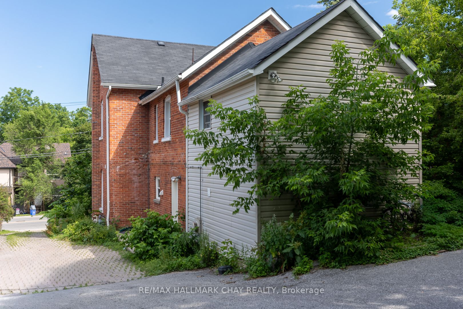 9 Penetang Street Property Photo 9