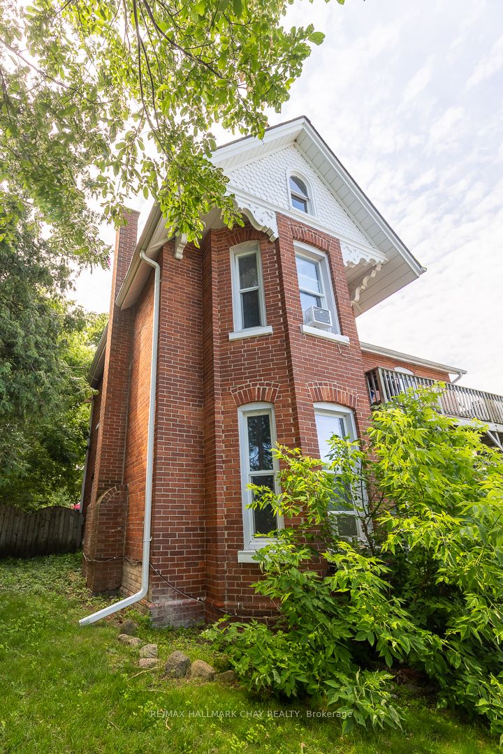 9 Penetang Street Property Photo 11