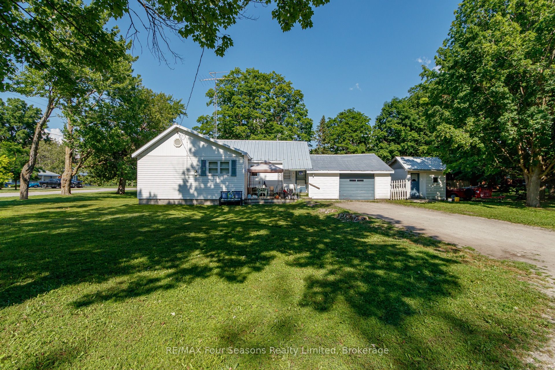 201 Sunnidale Street Property Photo 8