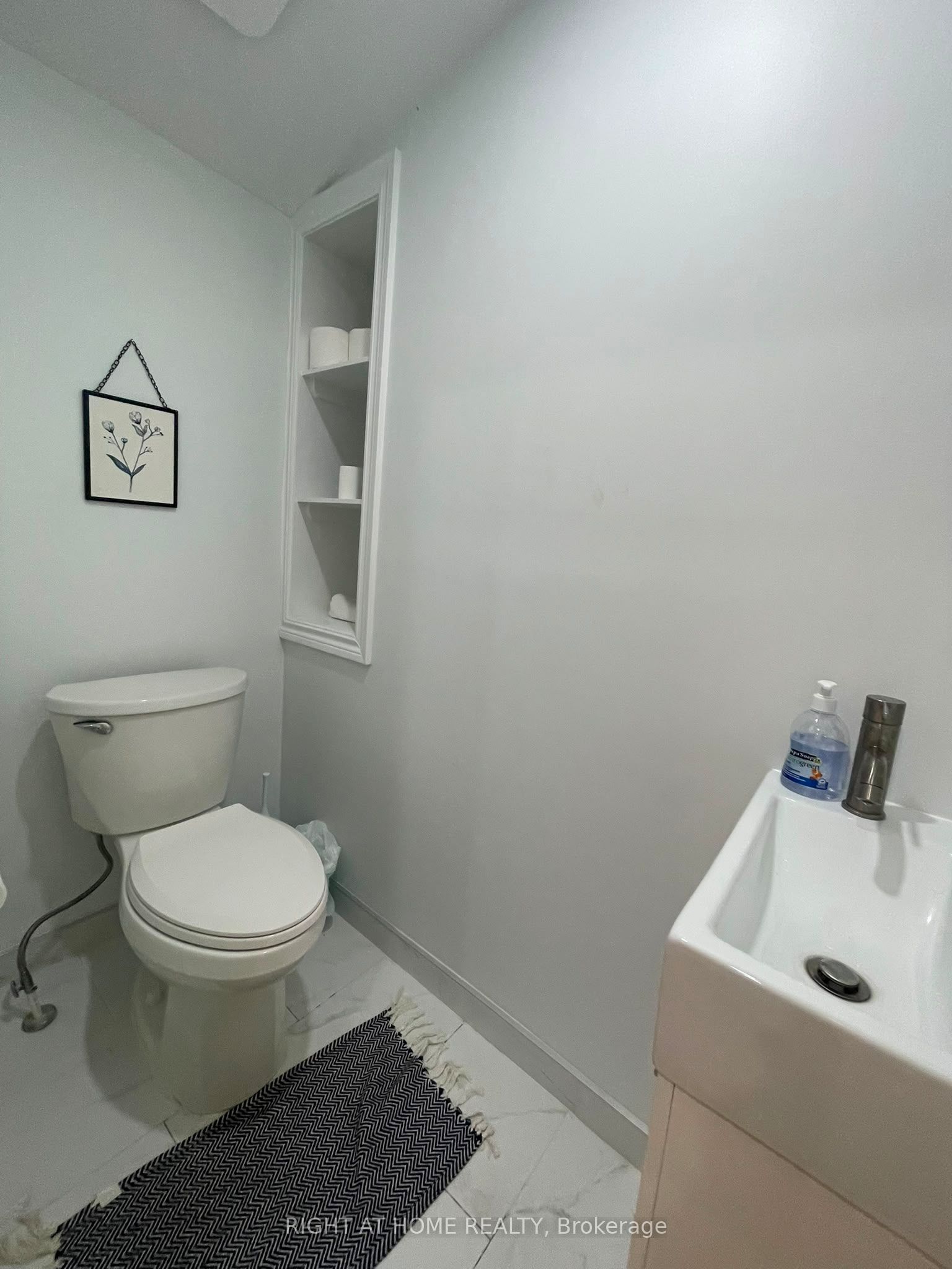 5470 Penetanguishene Road Property Photo 10