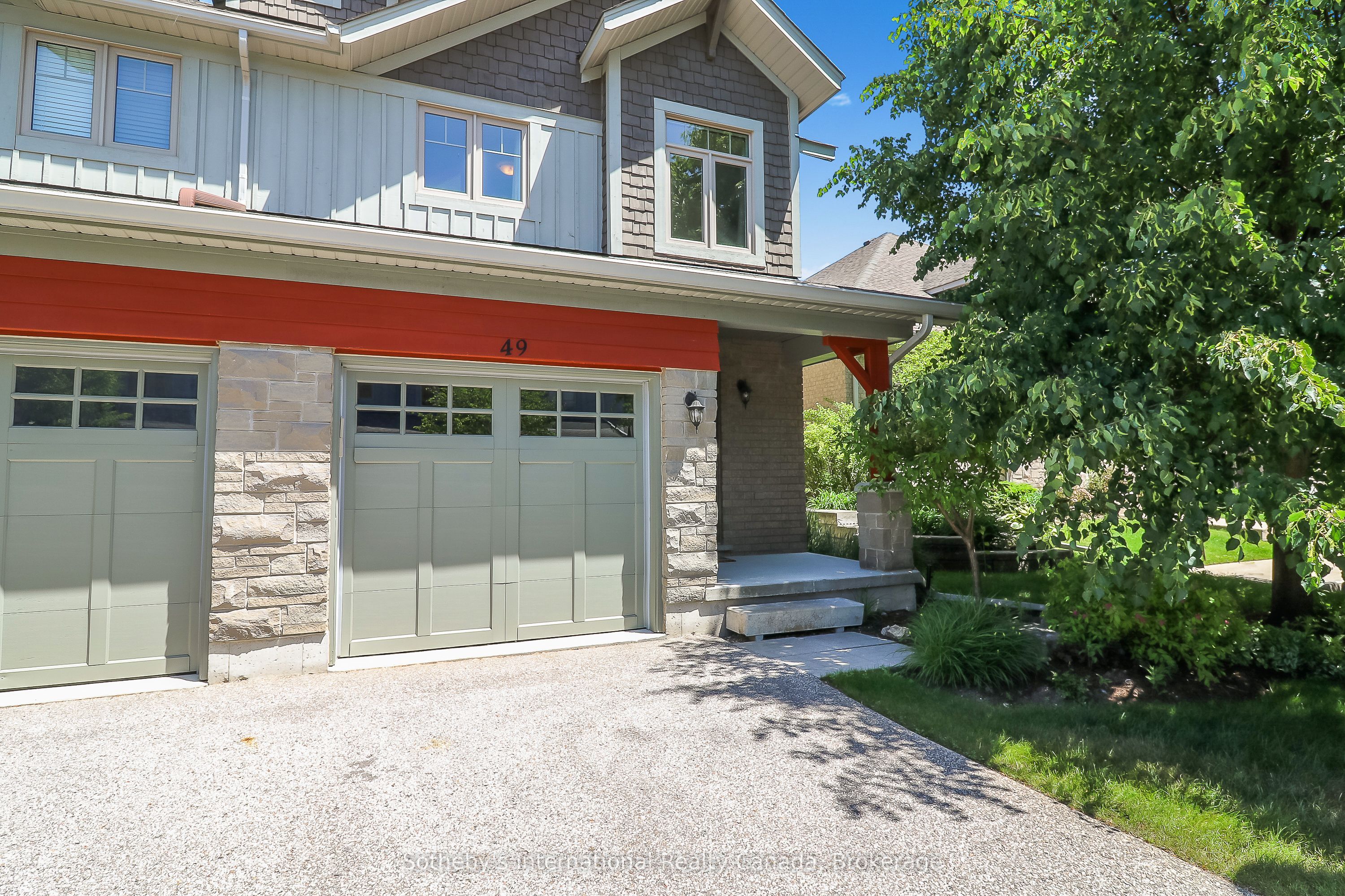 49 Silver Glen Boulevard Property Photo 1
