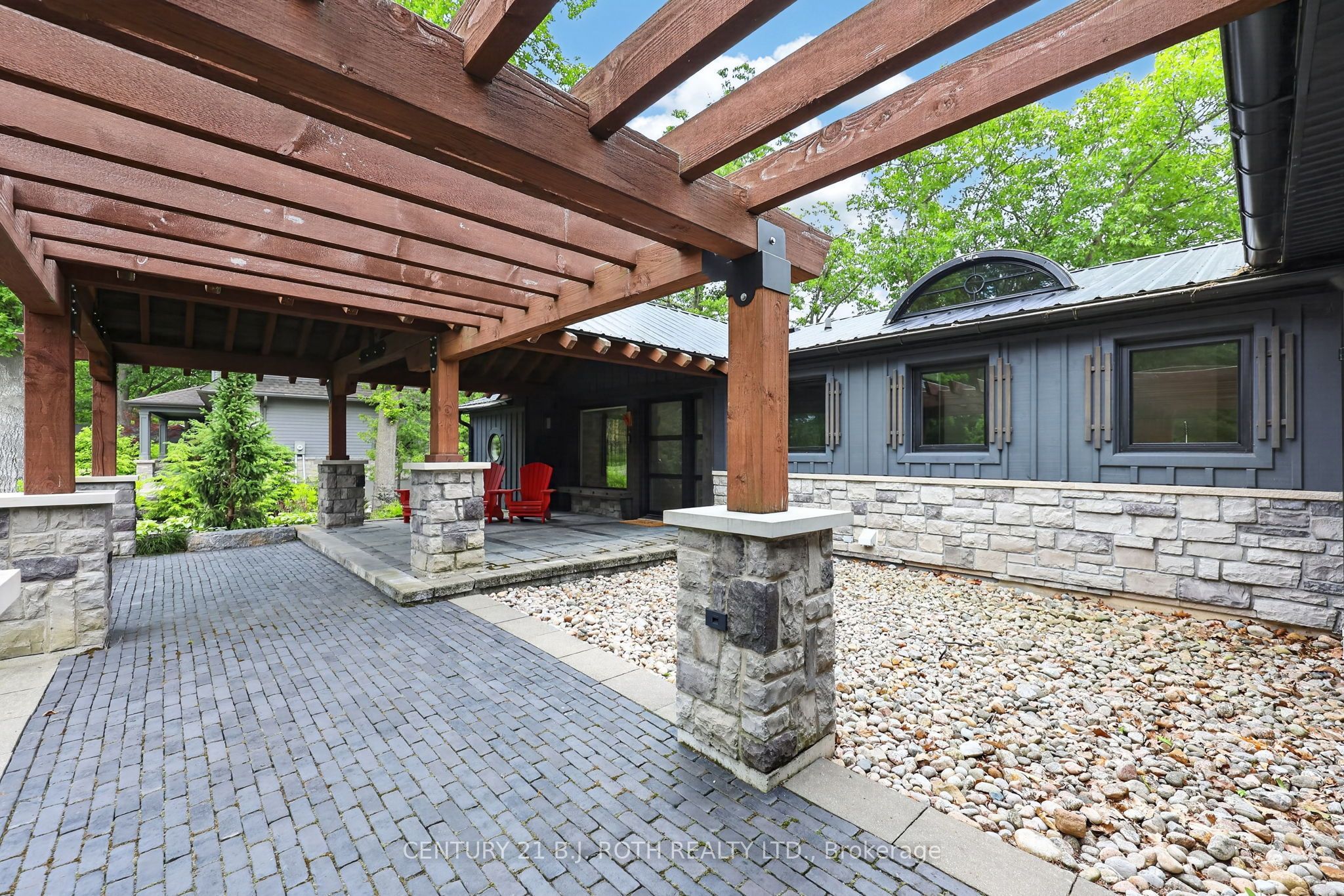 9 Barrie Terrace Property Photo 6