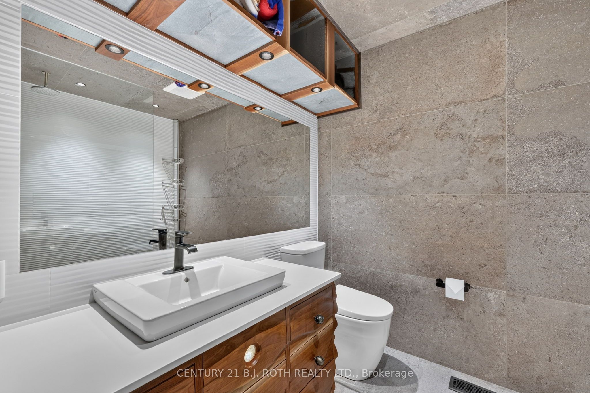9 Barrie Terrace Property Photo 34