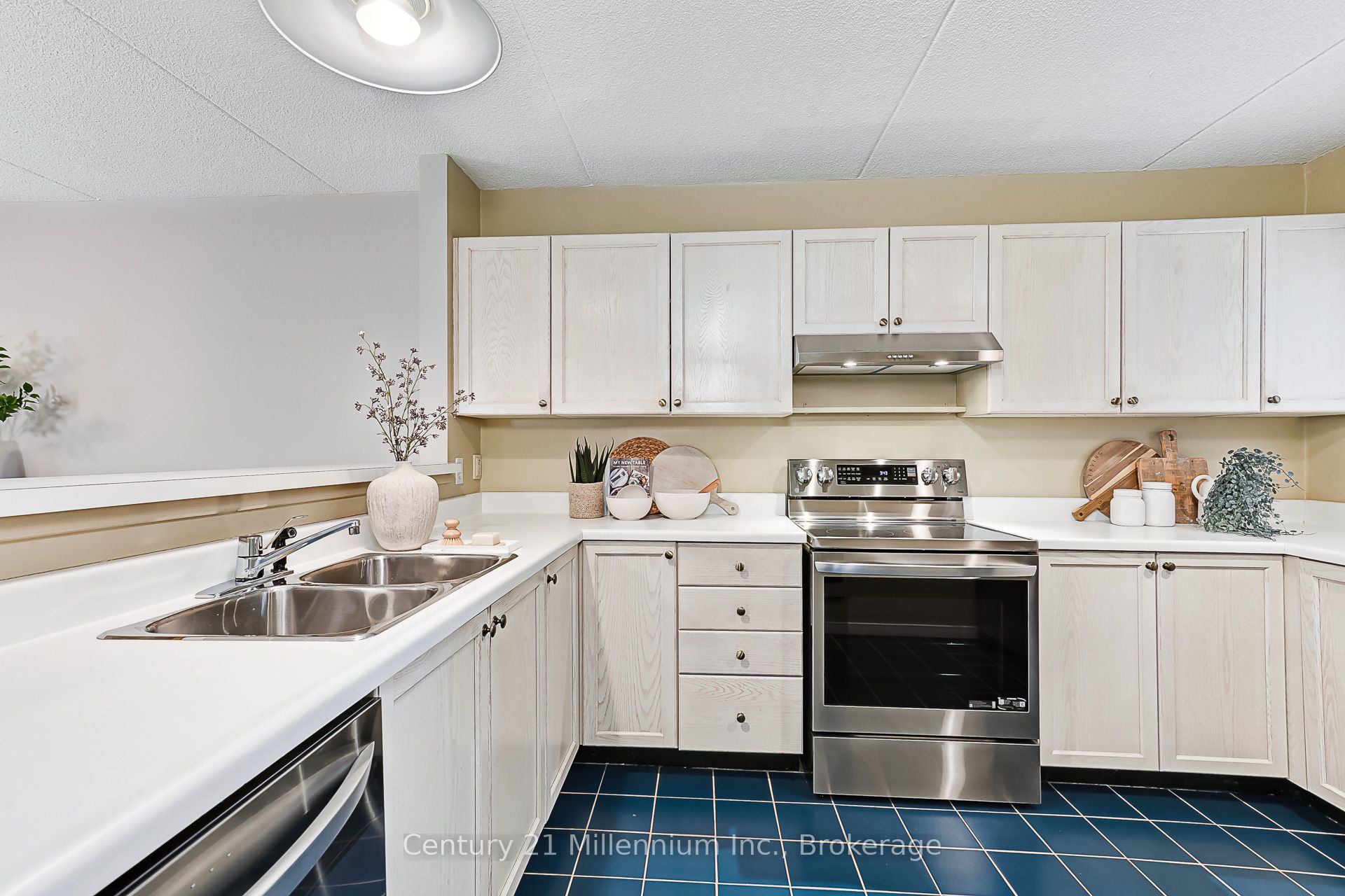 409 Mariners Way Property Photo 11