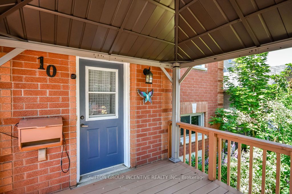 10 Palling Lane Property Photo 5