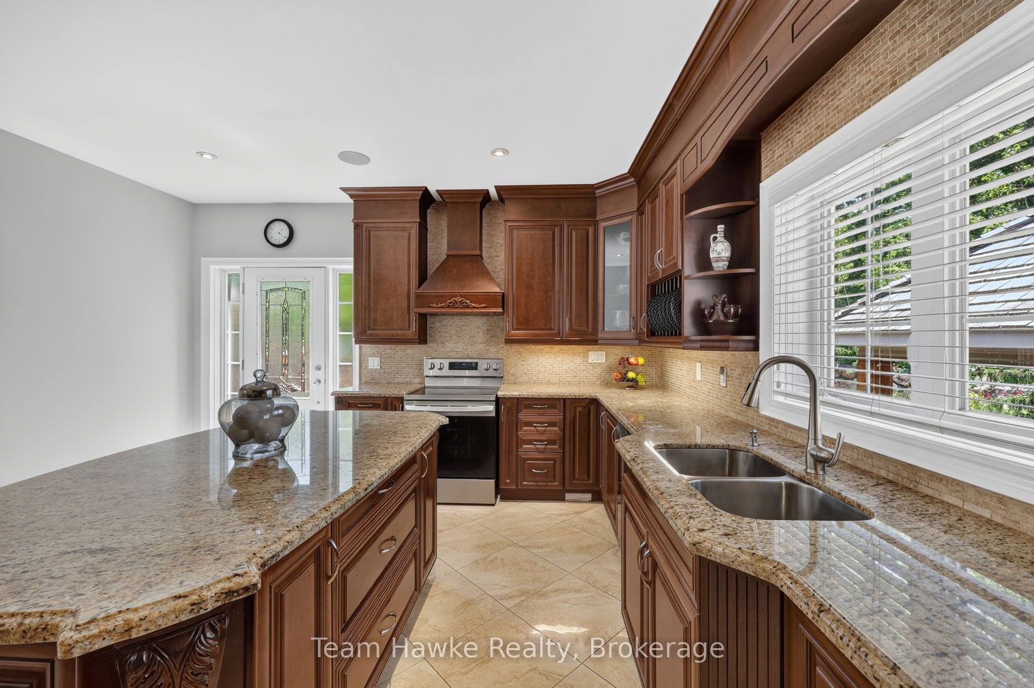 9 Tucson Road Property Photo 12