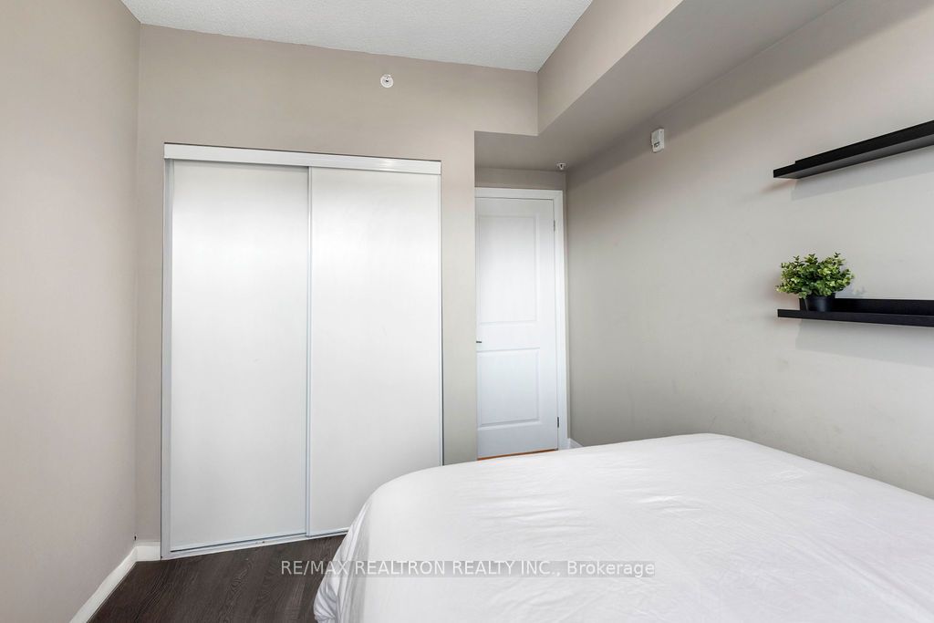 300 Essa Road 603 Property Photo 17