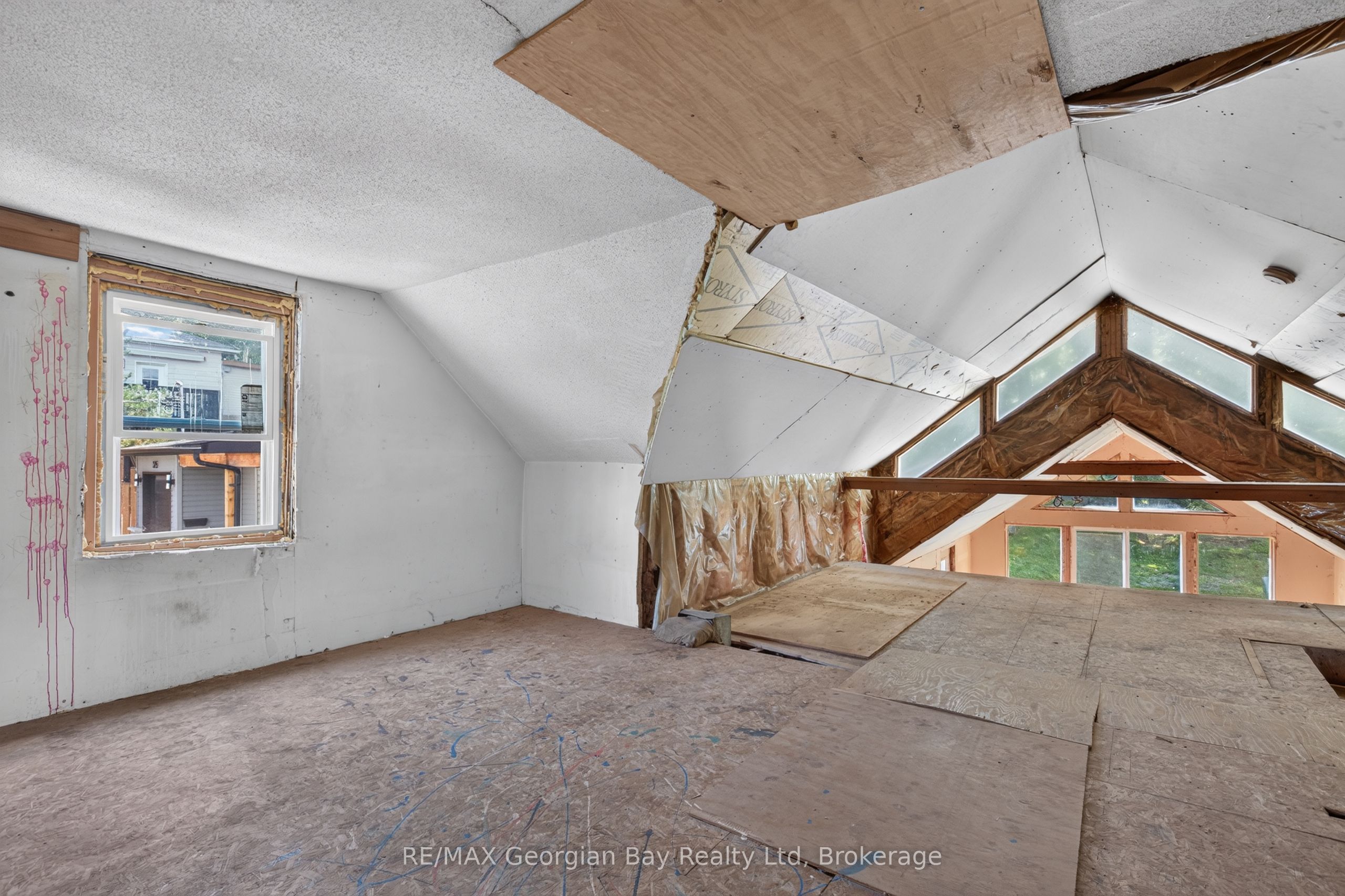379 Gloucester Street Property Photo 15