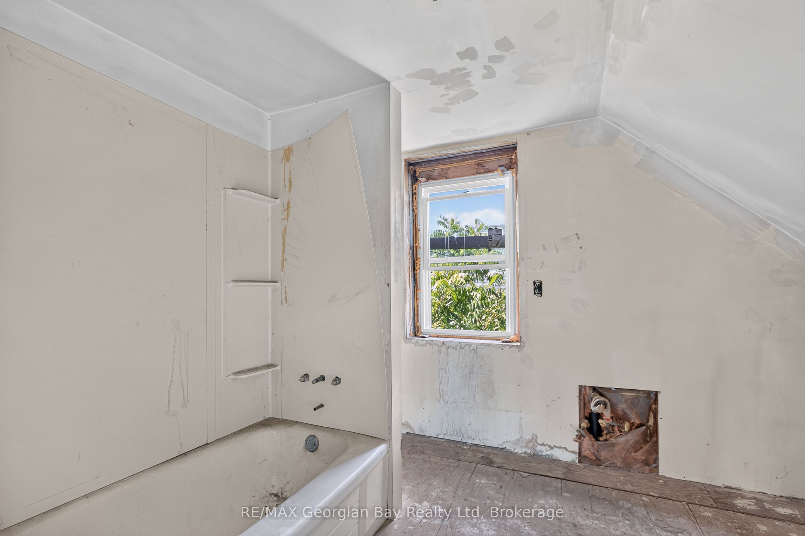 379 Gloucester Street Property Photo 17