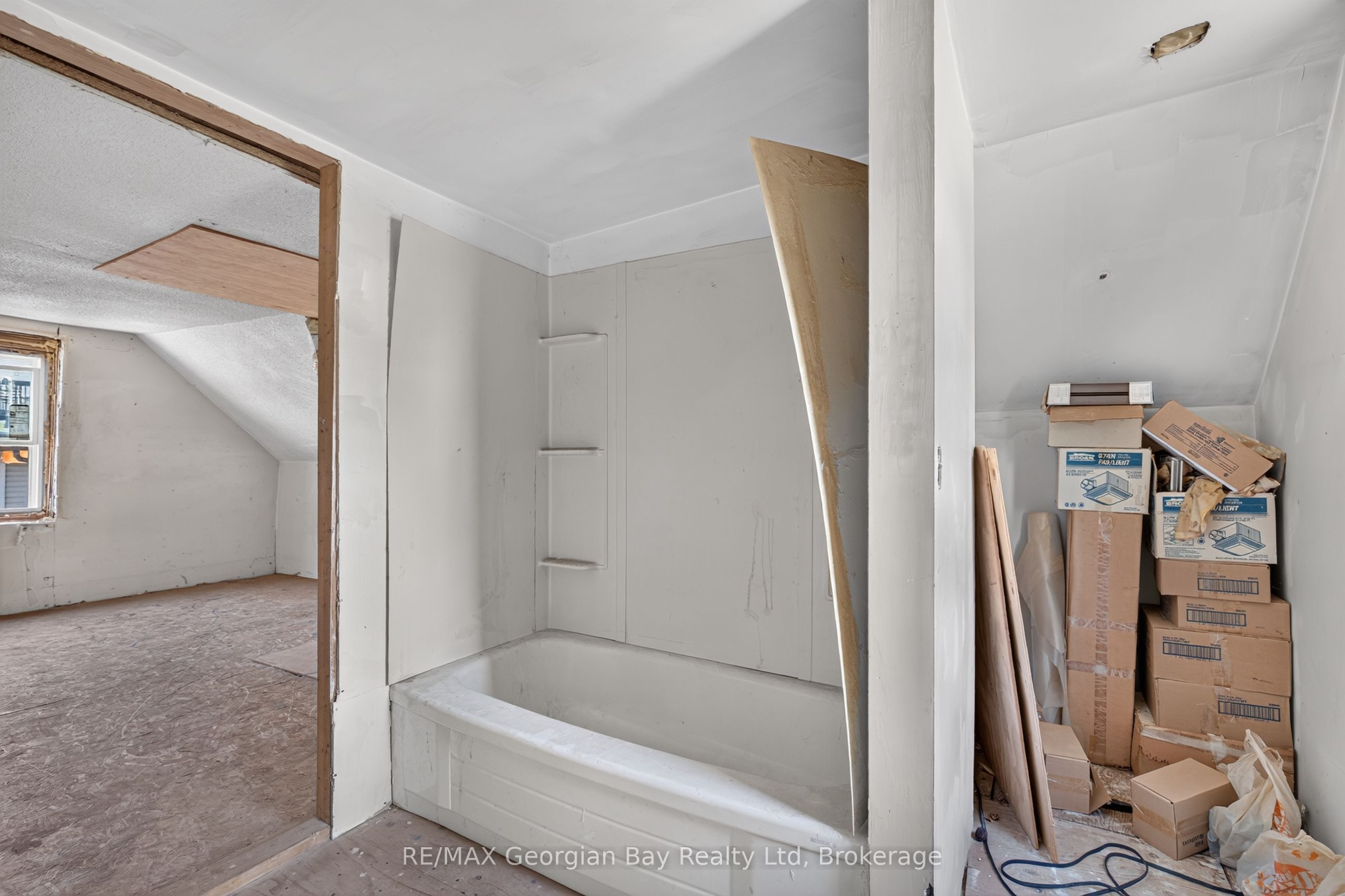 379 Gloucester Street Property Photo 18