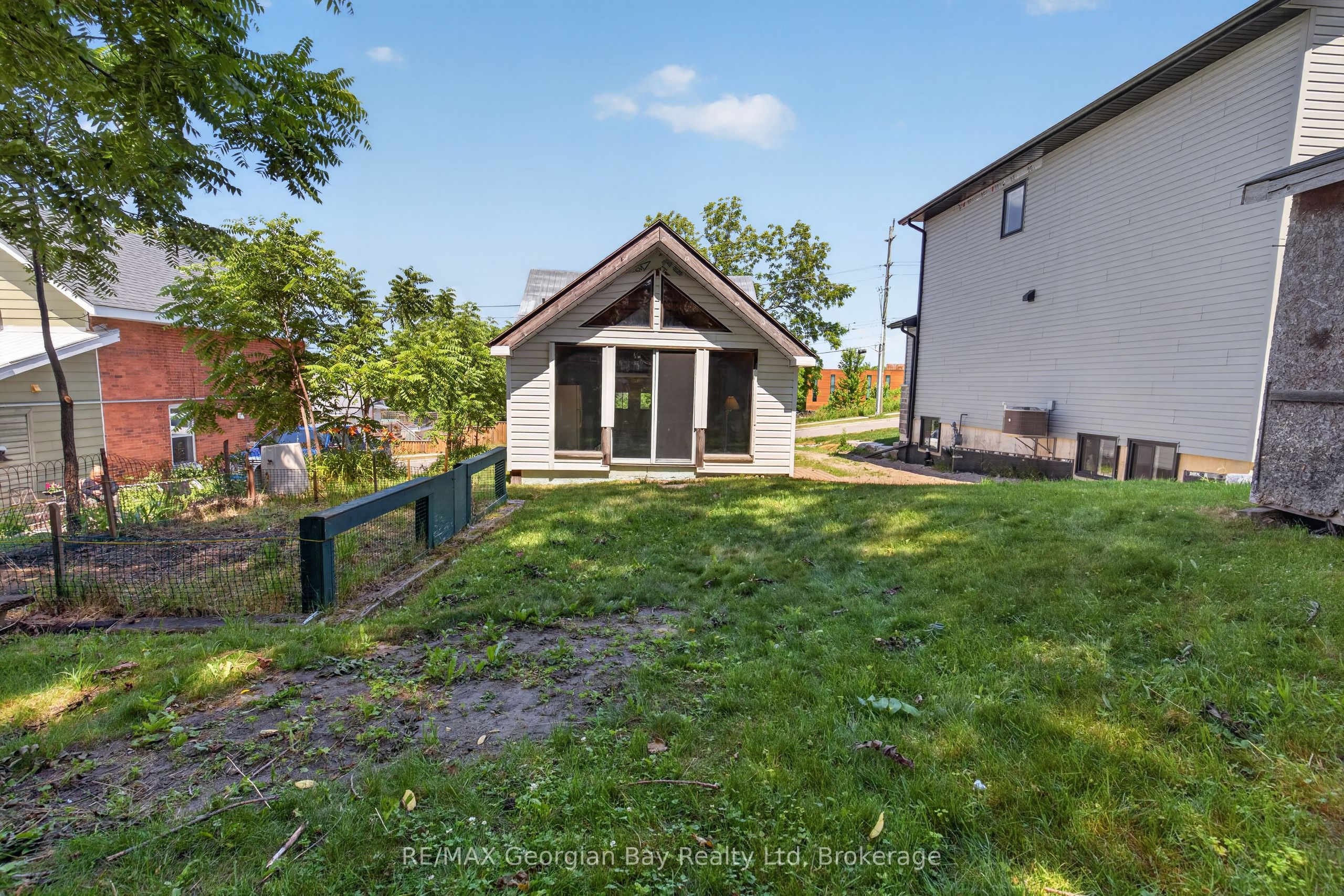 379 Gloucester Street Property Photo 20