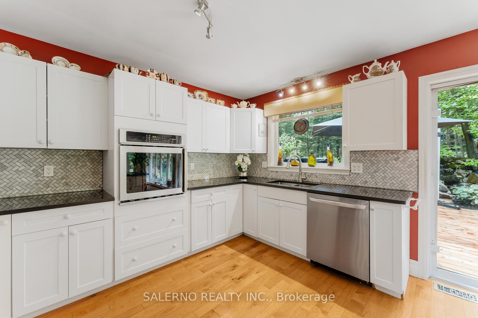3992 Penetanguishene Road Property Photo 29