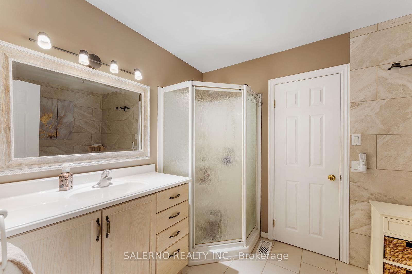 3992 Penetanguishene Road Property Photo 33