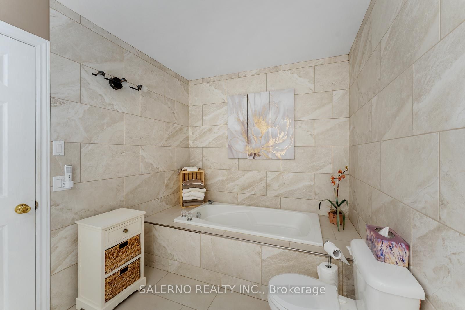 3992 Penetanguishene Road Property Photo 34