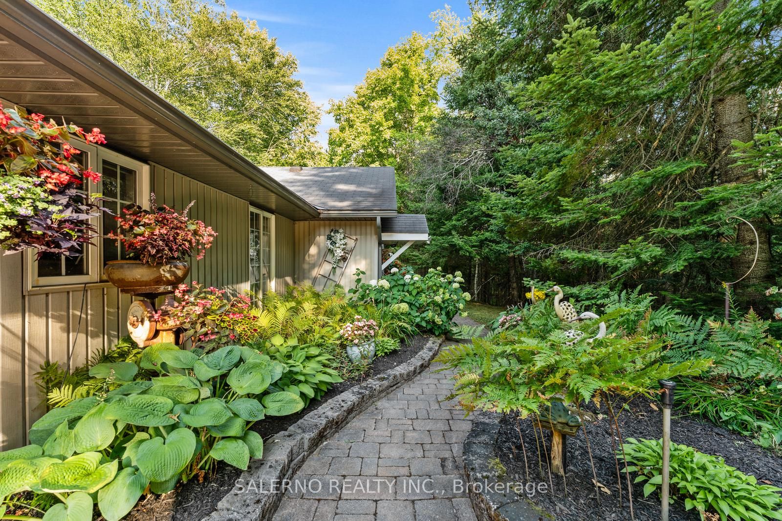 3992 Penetanguishene Road Property Photo 45