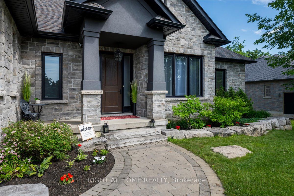 8 Lloyd Cook Drive W Property Photo 2
