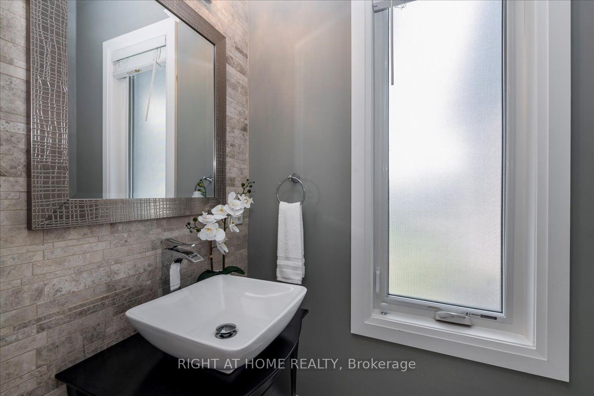 8 Lloyd Cook Drive W Property Photo 6