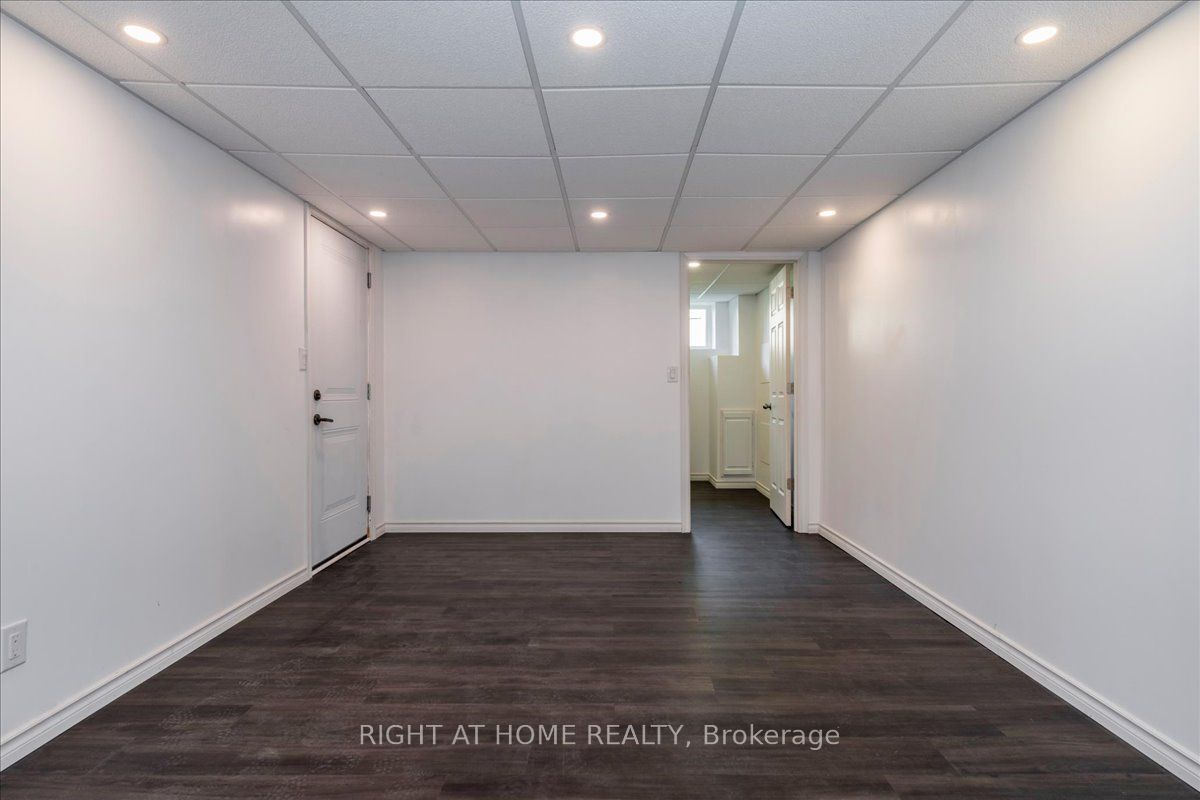 8 Lloyd Cook Drive W Property Photo 43