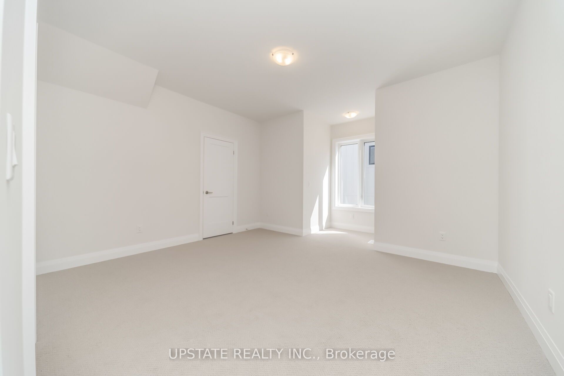 21 Pearsall Place Property Photo 32