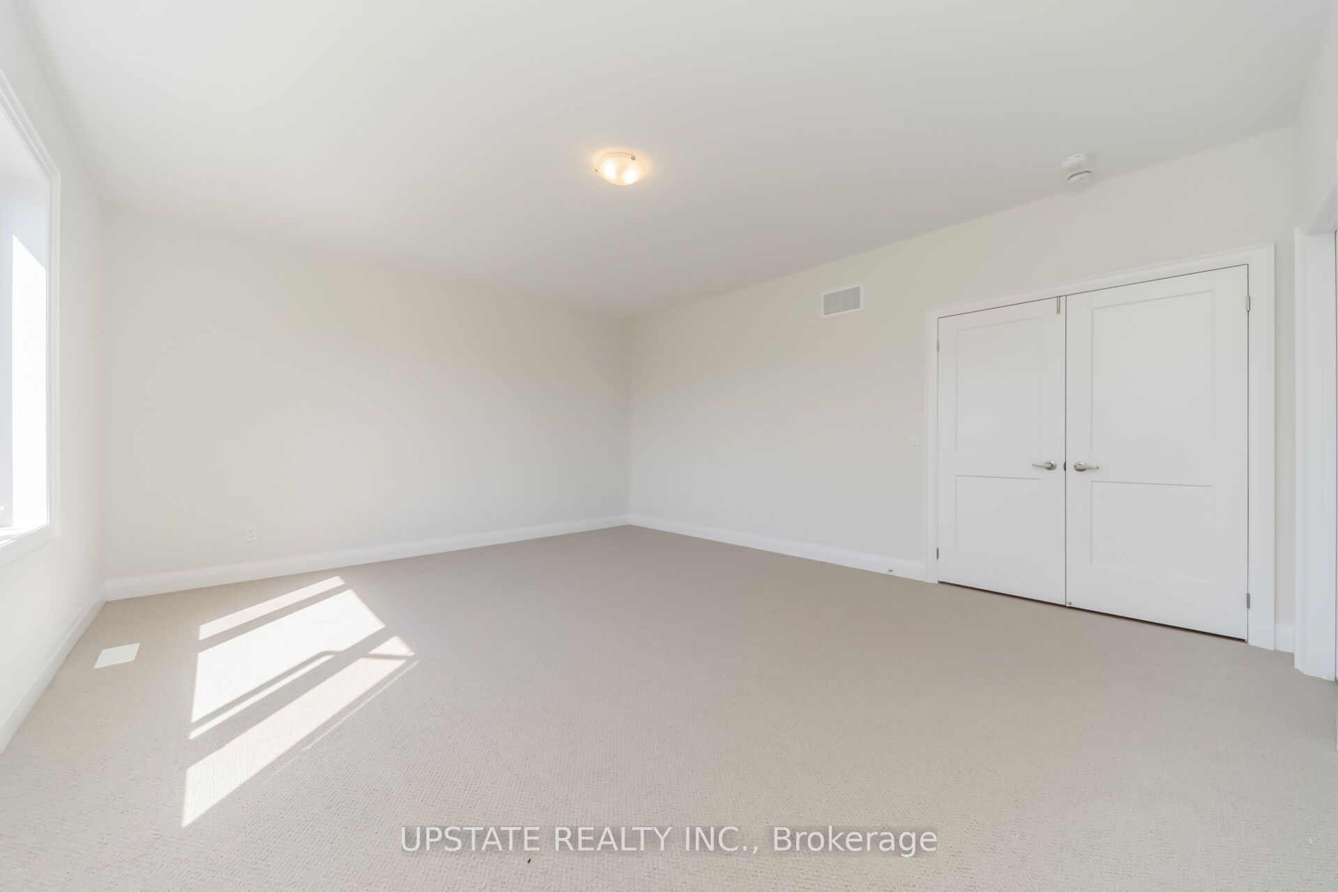 21 Pearsall Place Property Photo 34