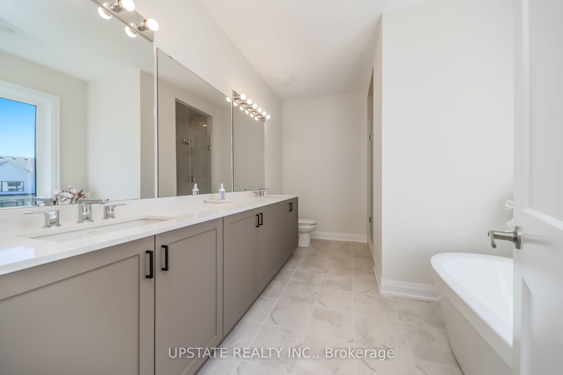 21 Pearsall Place Property Photo 35
