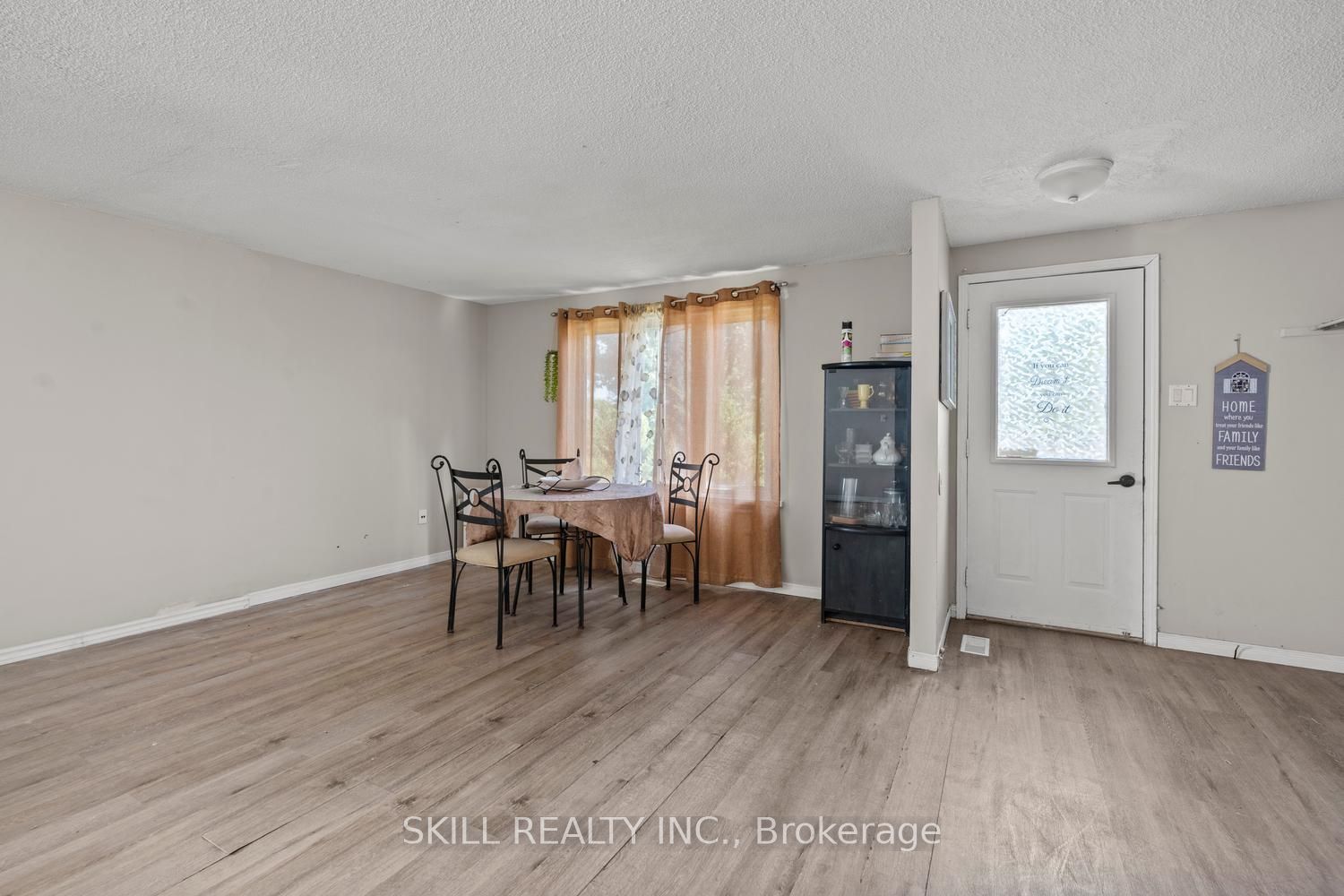 141 Hickling Trail Property Photo 12