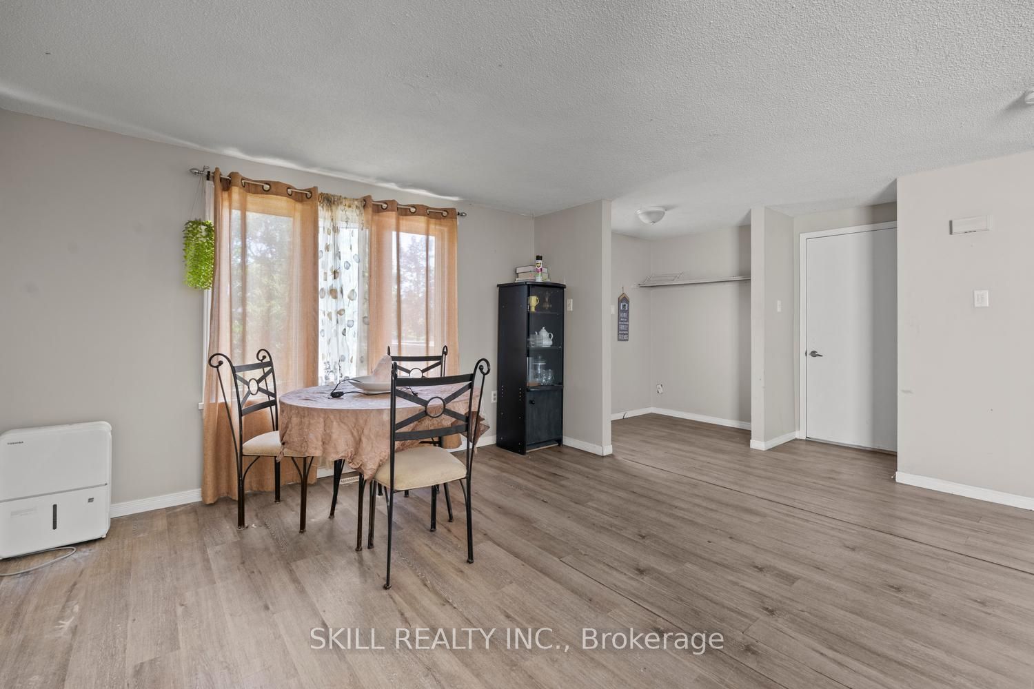 141 Hickling Trail Property Photo 13