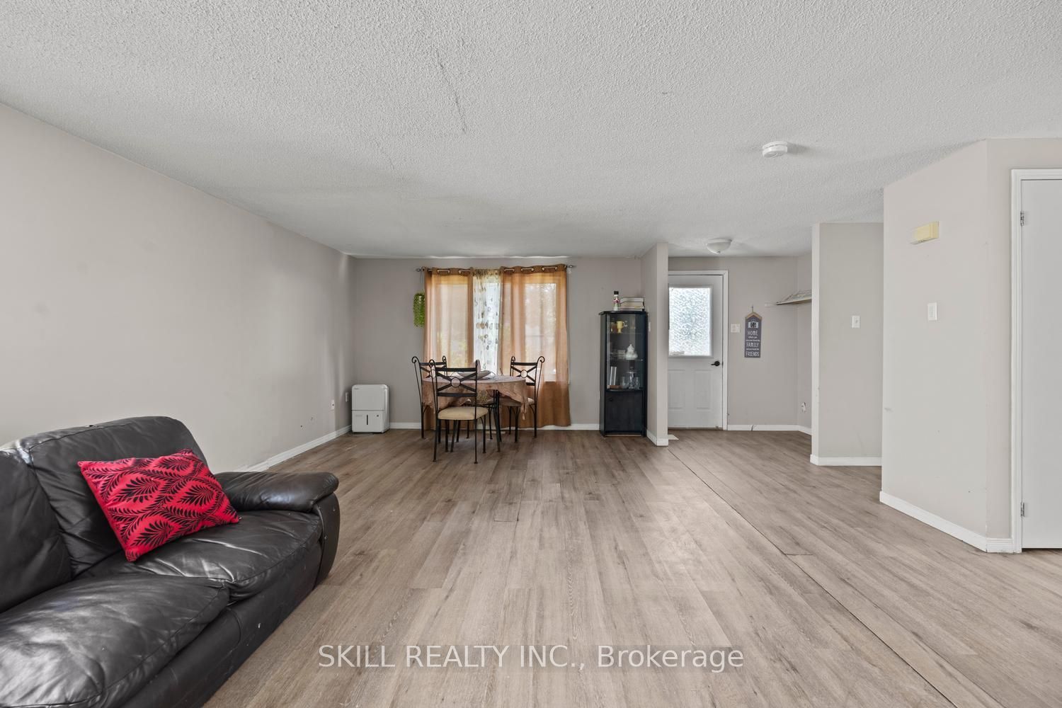 141 Hickling Trail Property Photo 19