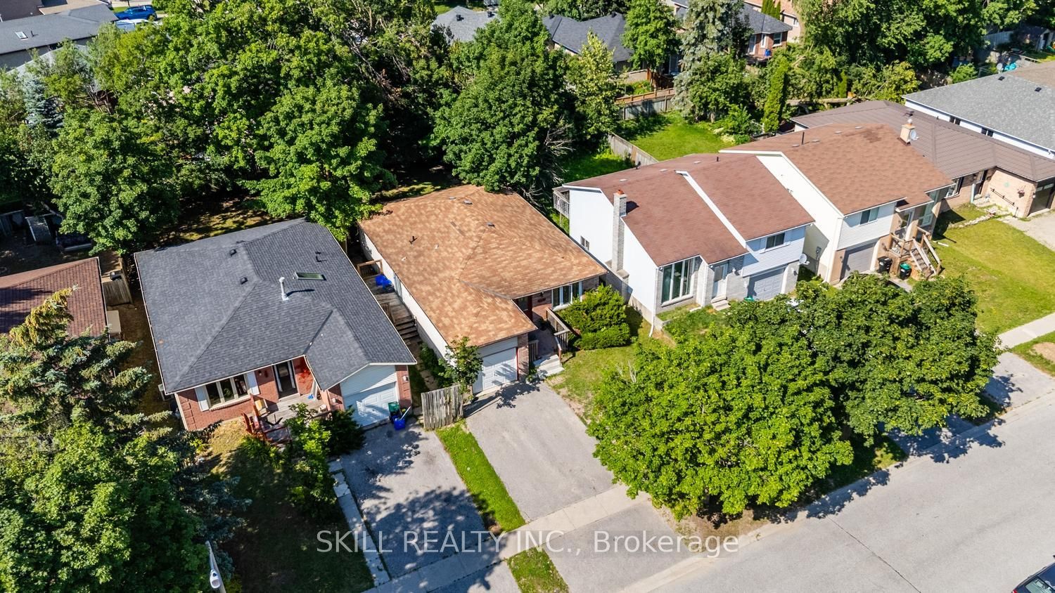 141 Hickling Trail Property Photo 32