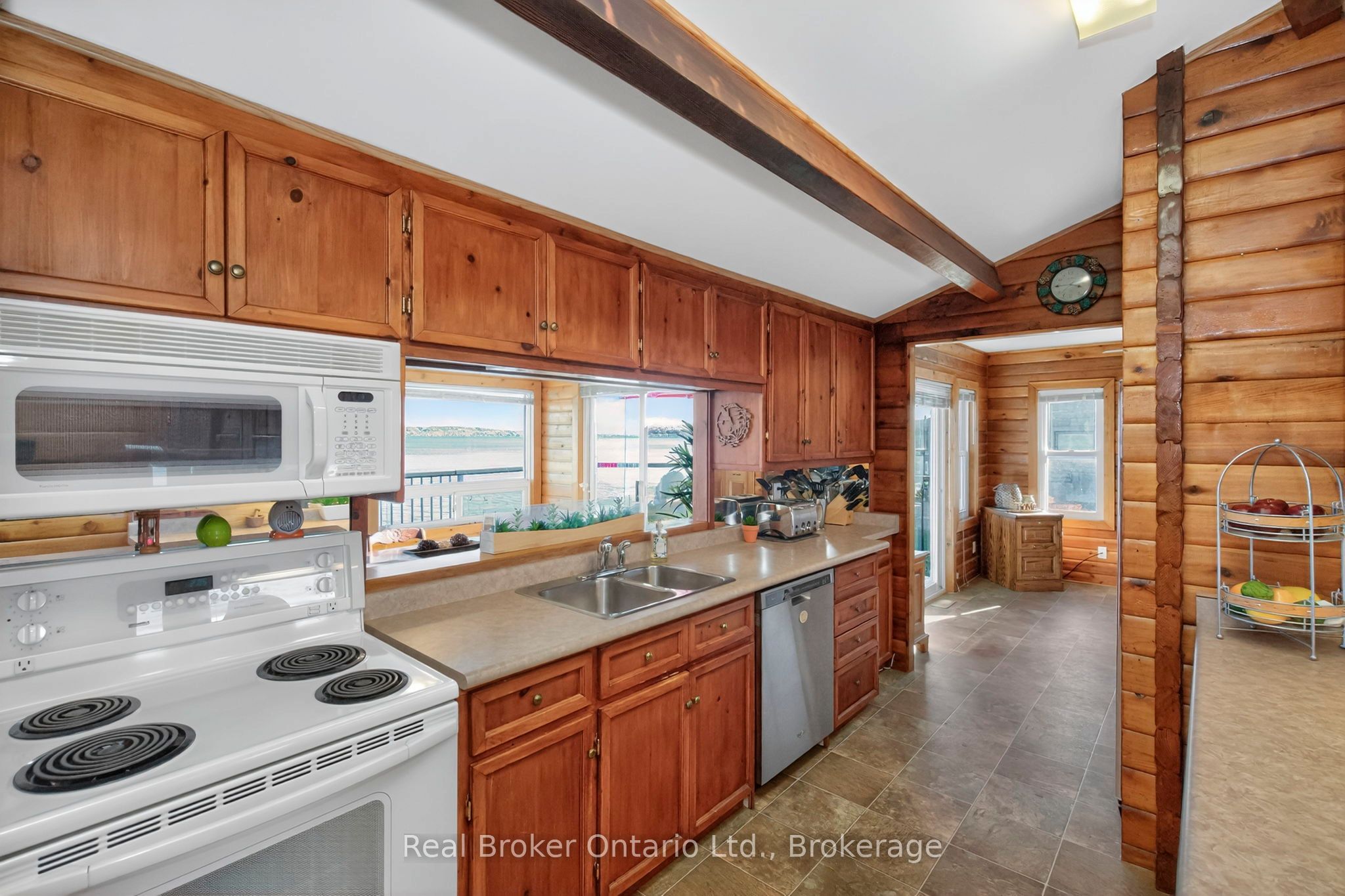 417 Pheasant Lane Property Photo 9