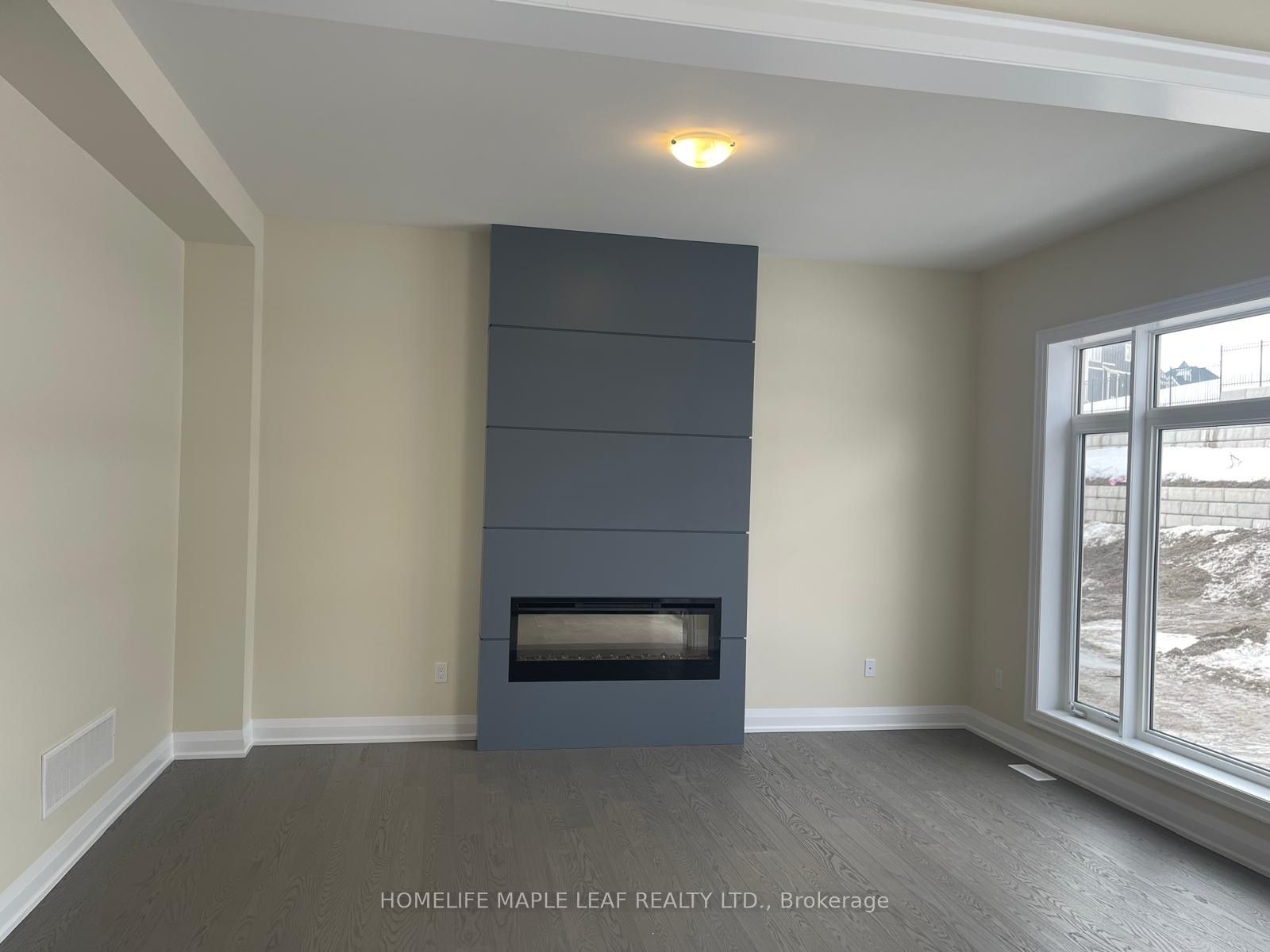 28 Pearsall Place Property Photo 5