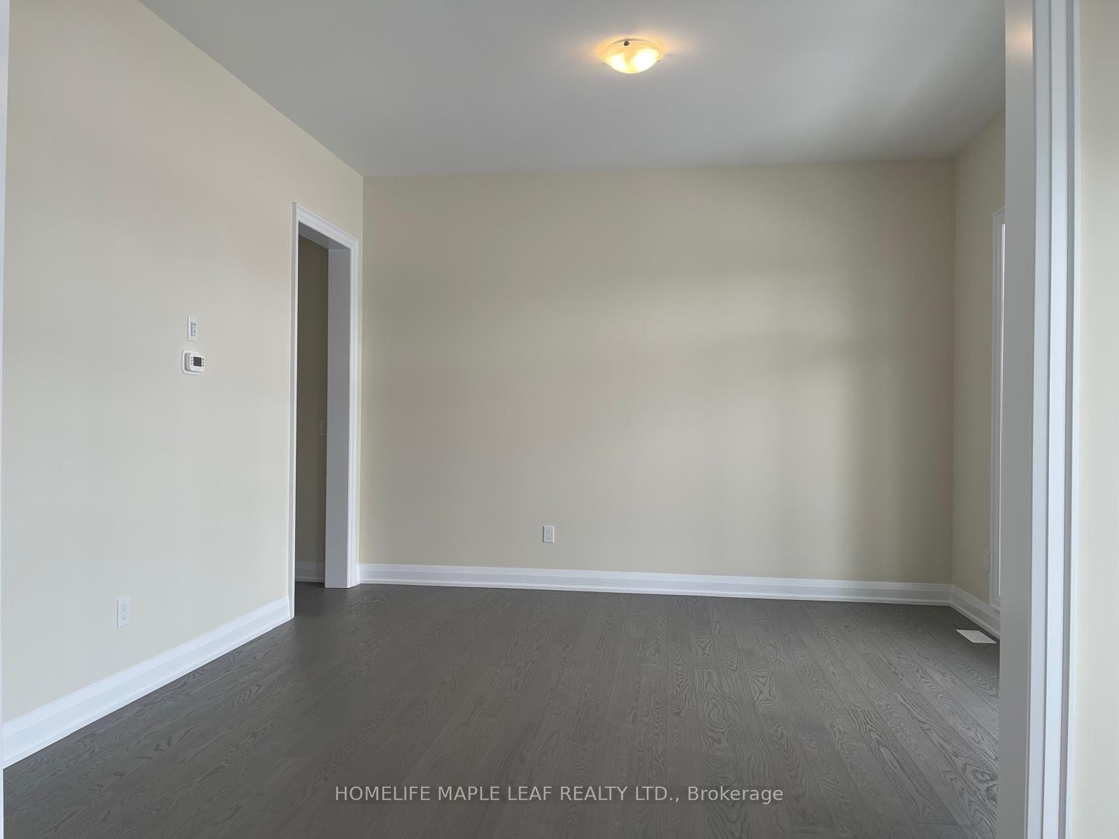 28 Pearsall Place Property Photo 6