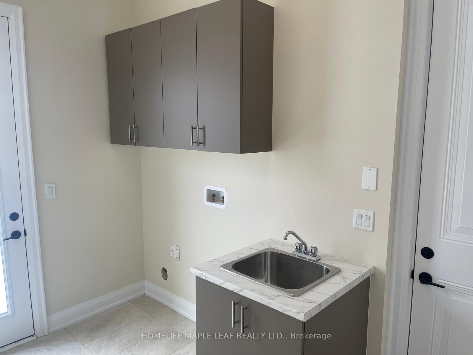 28 Pearsall Place Property Photo 9