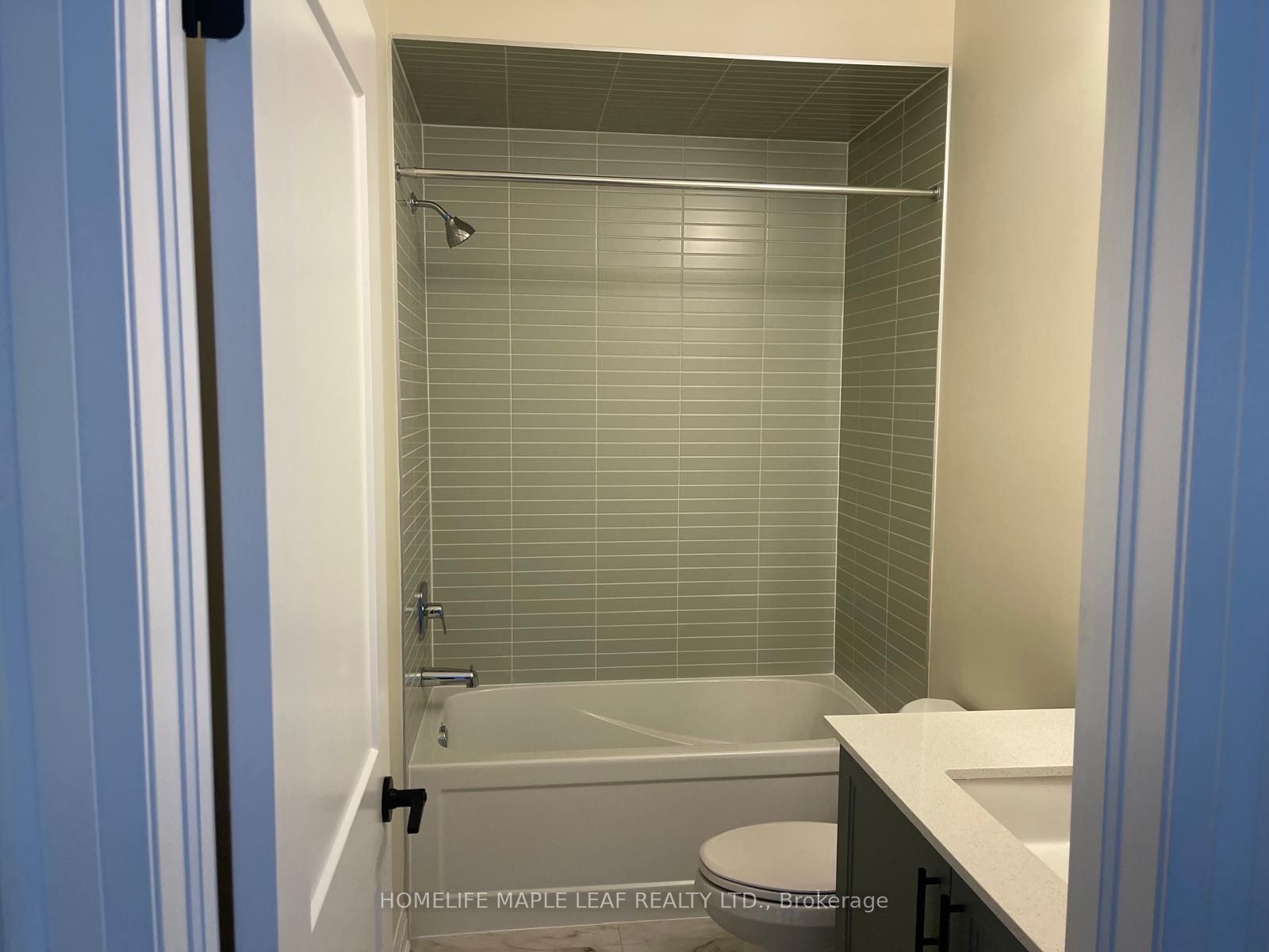 28 Pearsall Place Property Photo 12