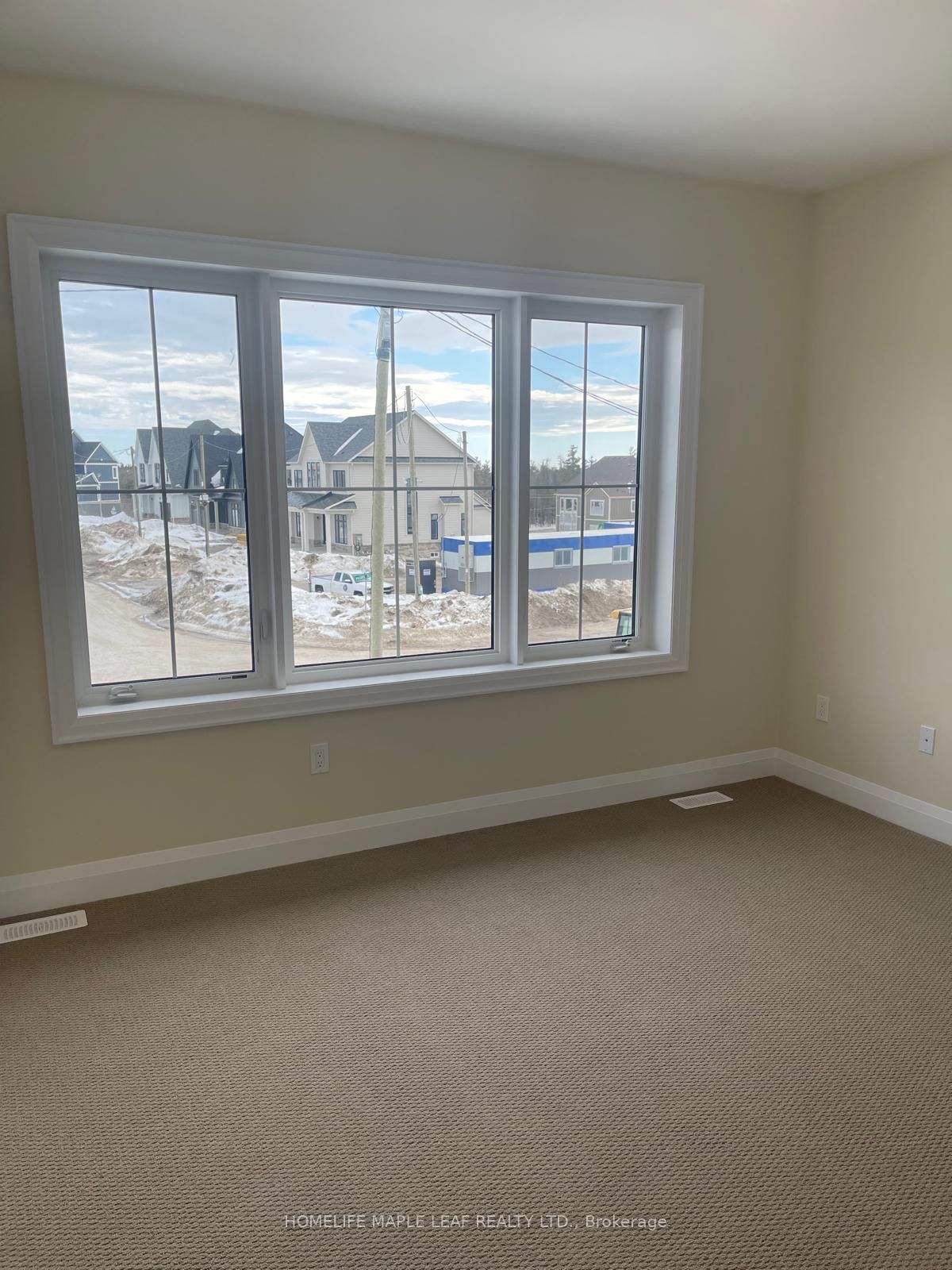 28 Pearsall Place Property Photo 13