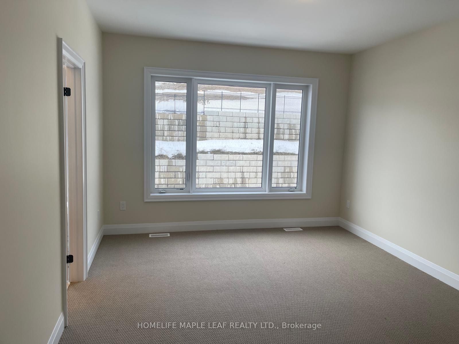 28 Pearsall Place Property Photo 14