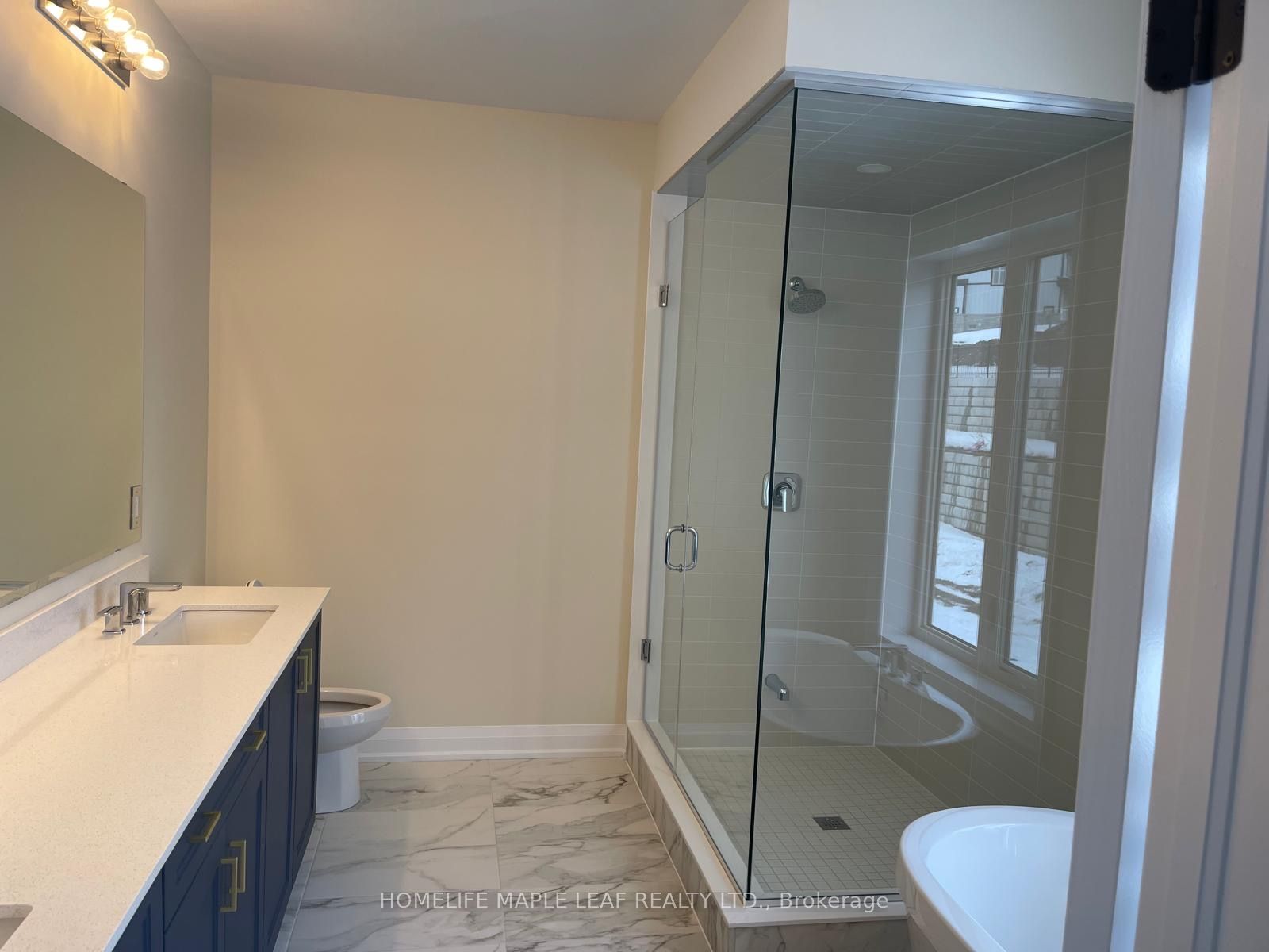 28 Pearsall Place Property Photo 15