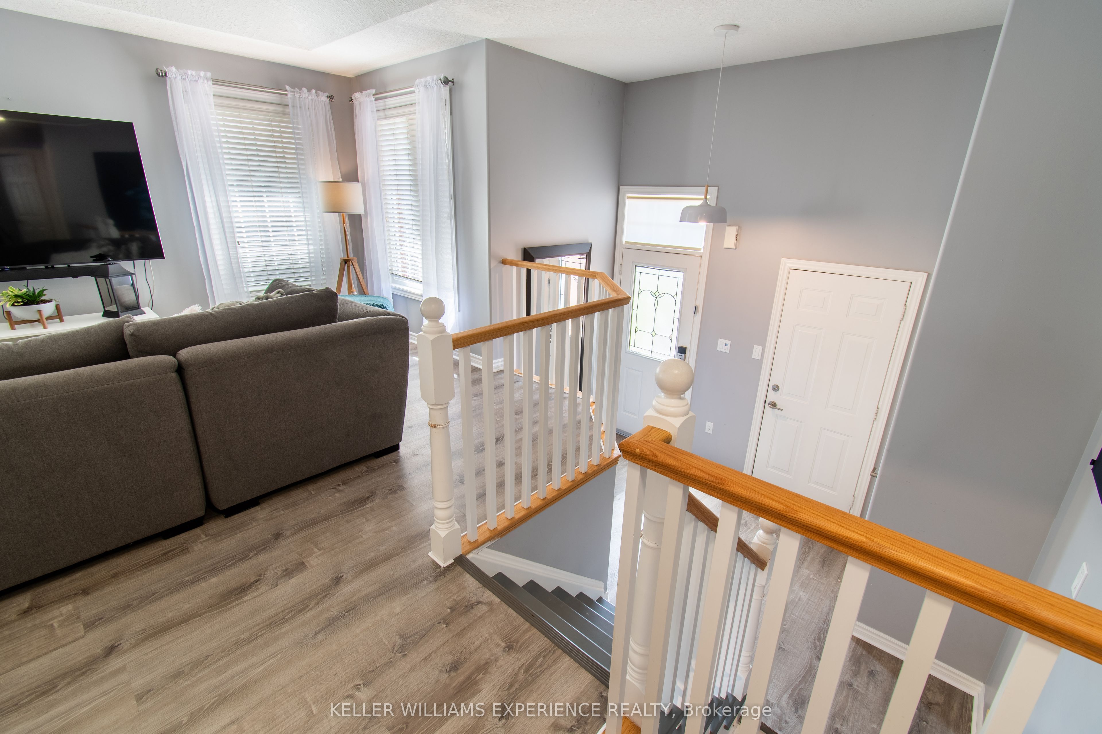 57 Parisian Crescent Property Photo 4