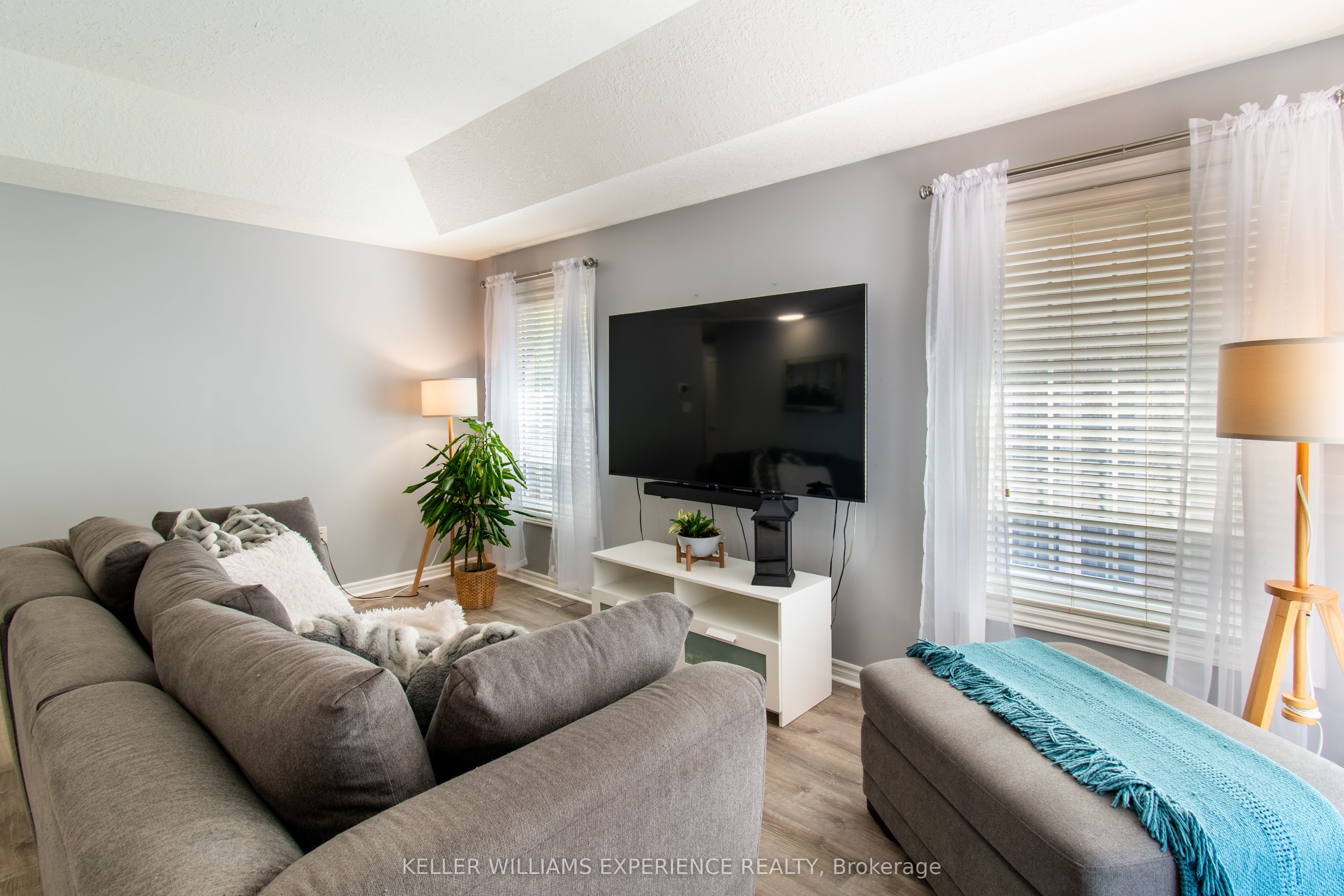 57 Parisian Crescent Property Photo 5
