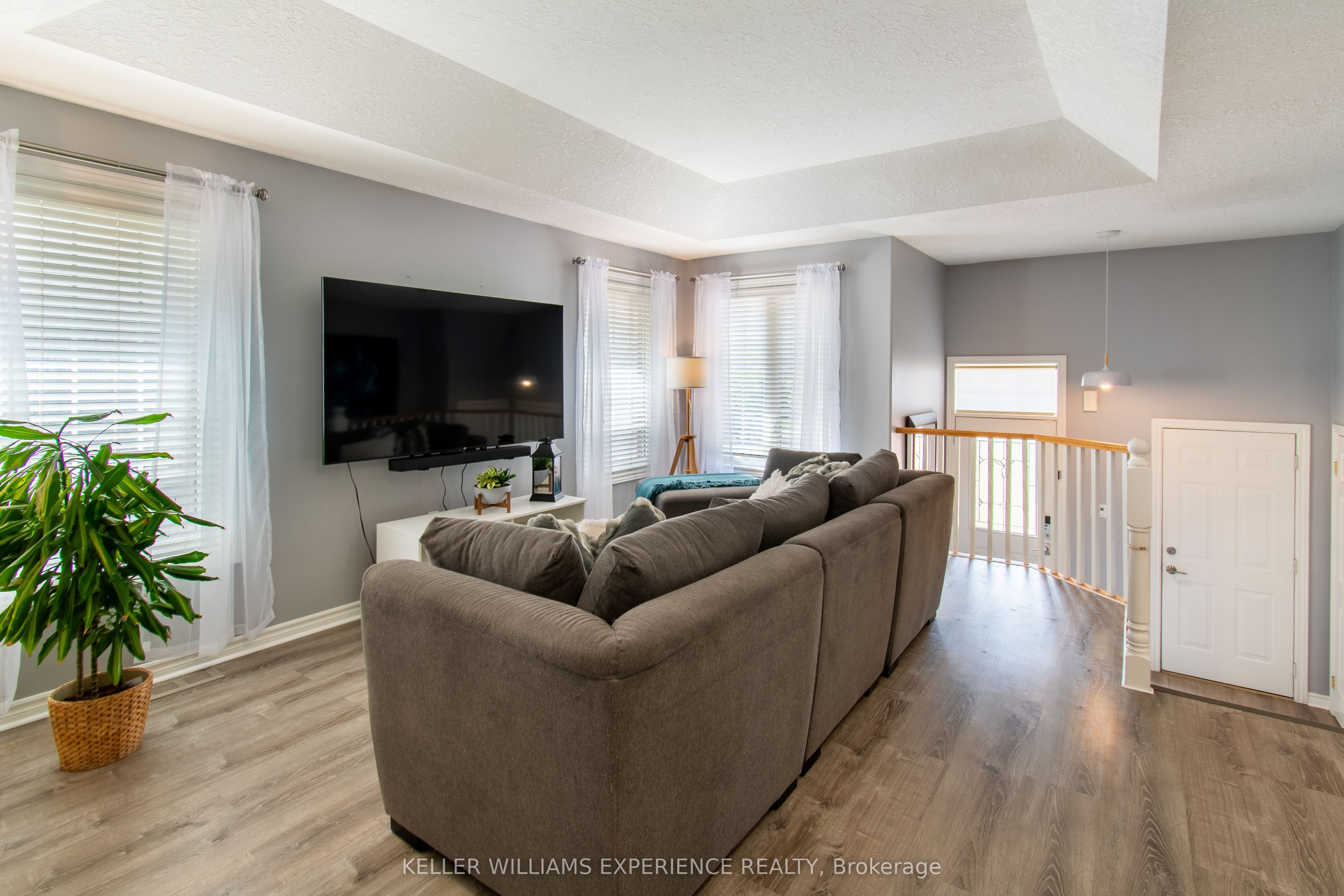 57 Parisian Crescent Property Photo 6