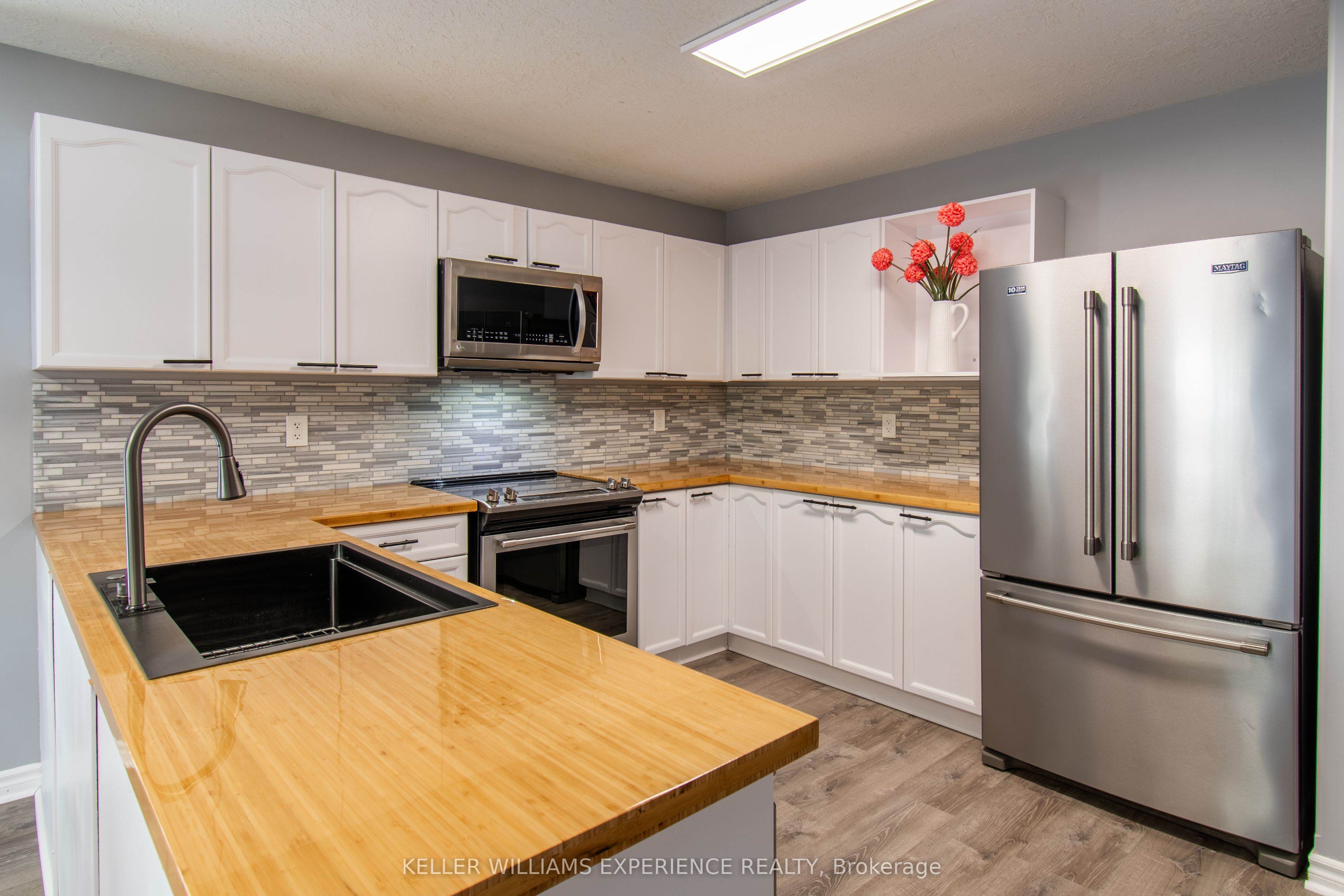 57 Parisian Crescent Property Photo 8