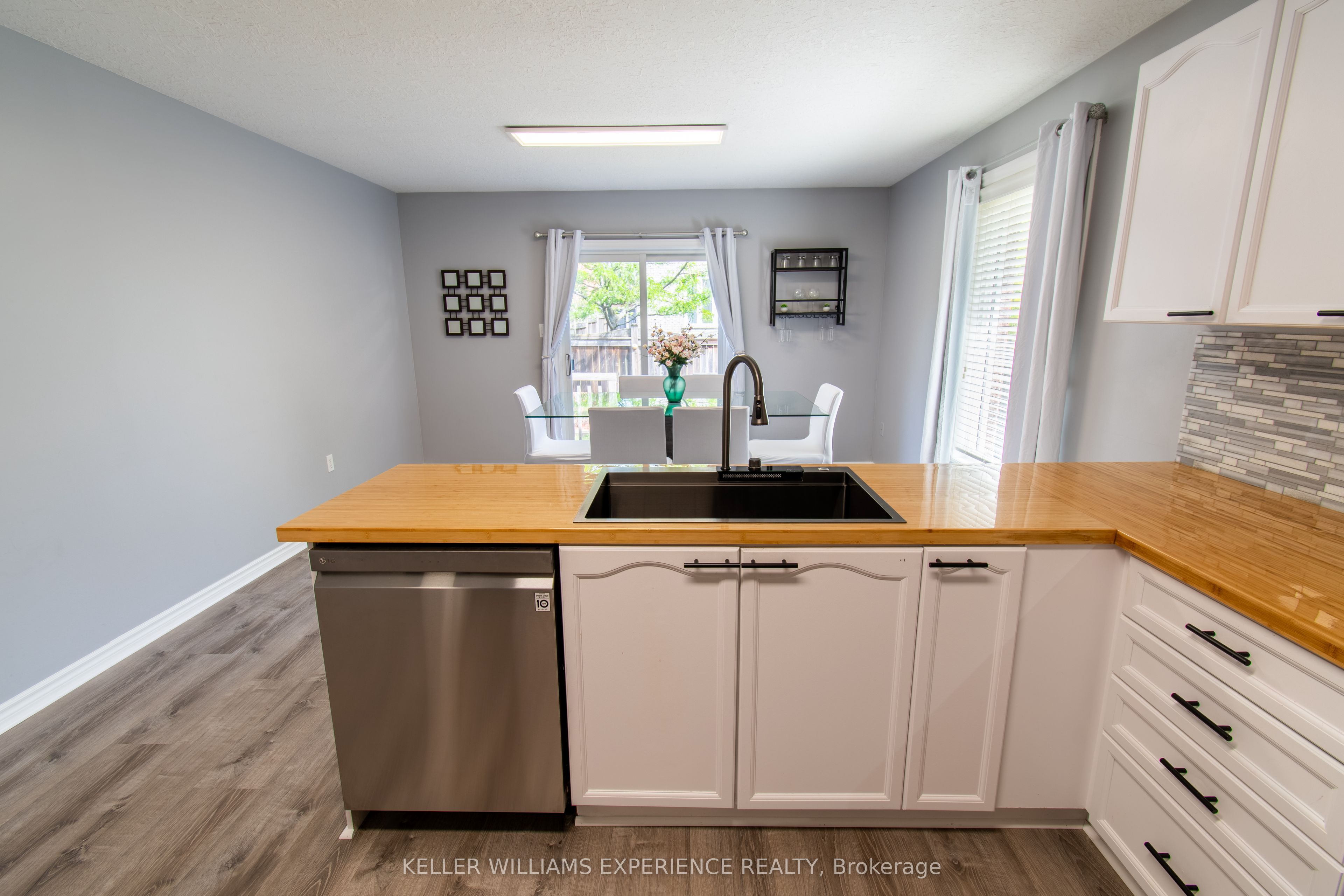 57 Parisian Crescent Property Photo 9