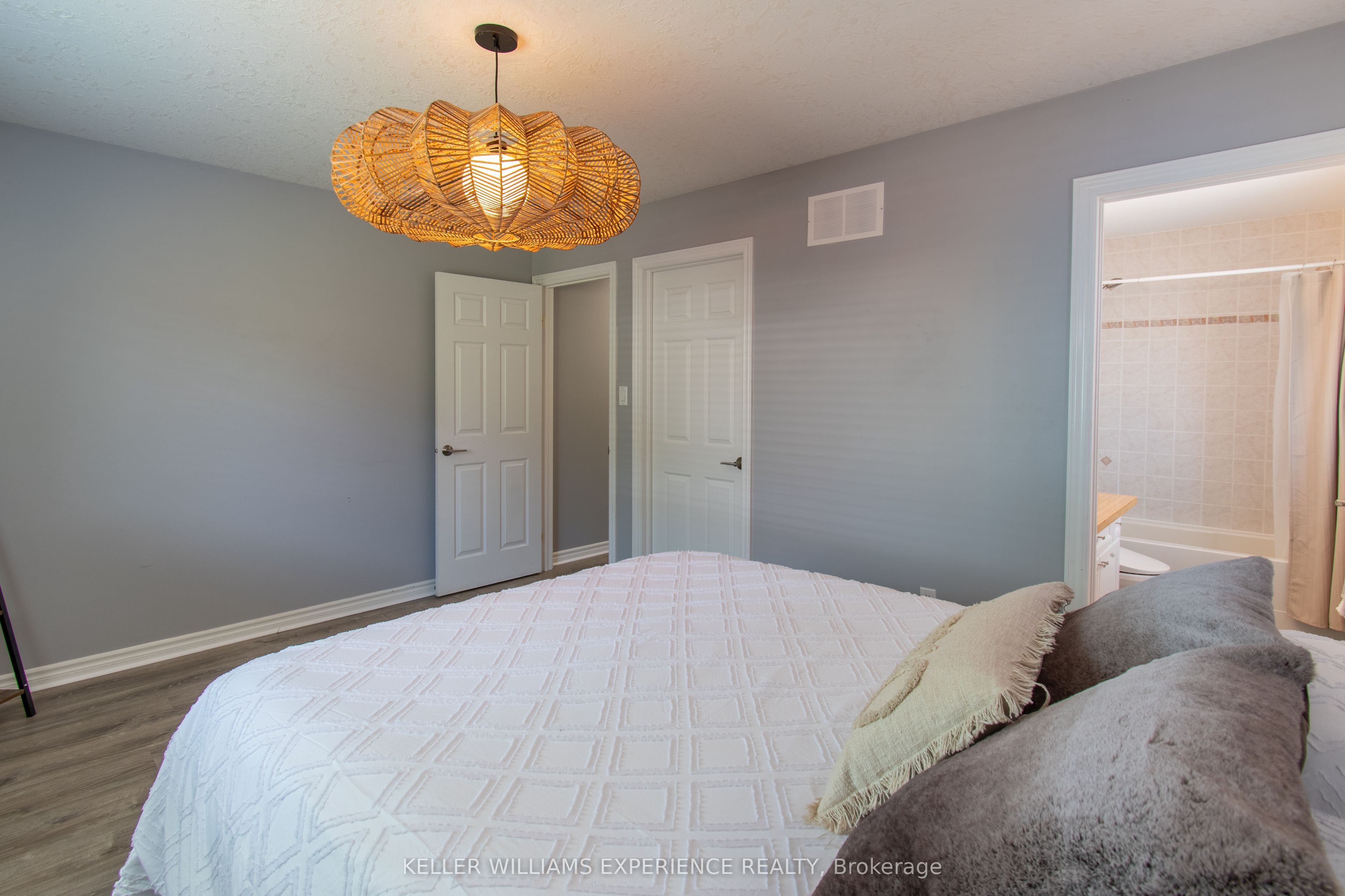 57 Parisian Crescent Property Photo 11