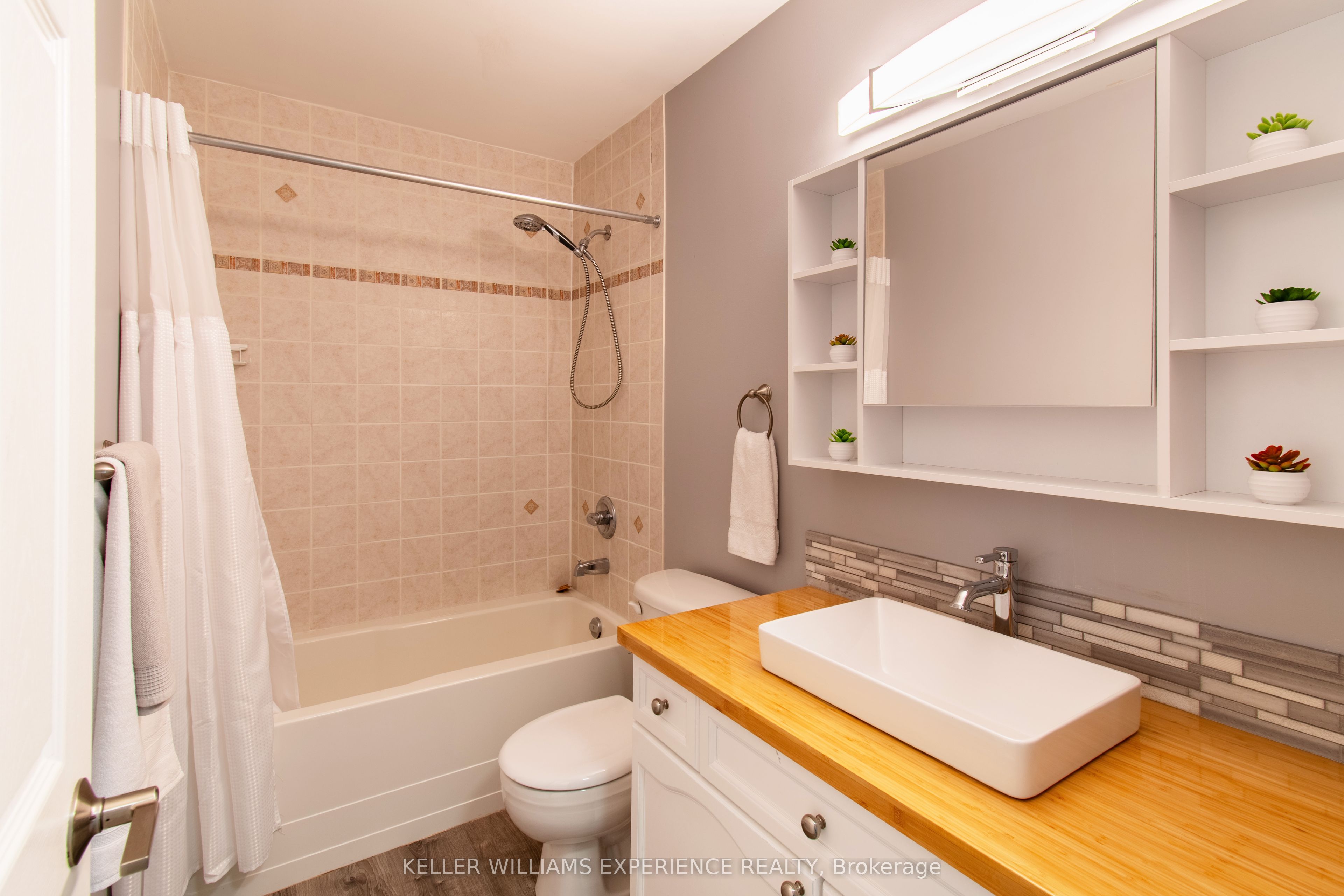57 Parisian Crescent Property Photo 16