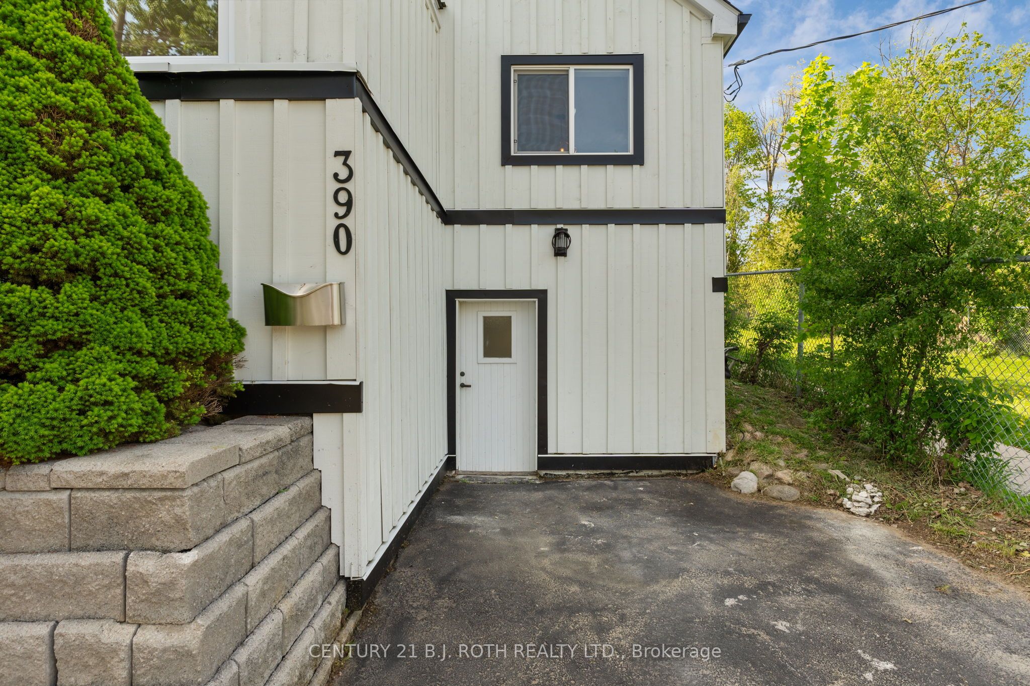 390 Arthur Street Property Photo 3