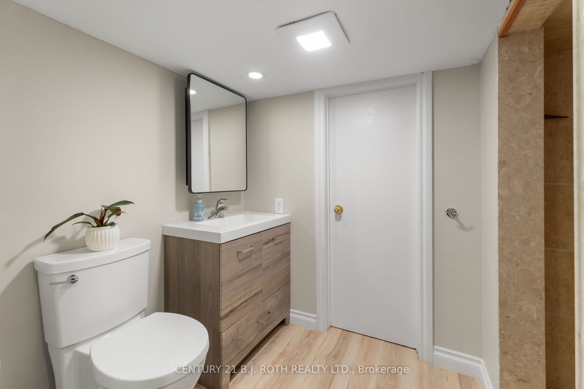 390 Arthur Street Property Photo 38