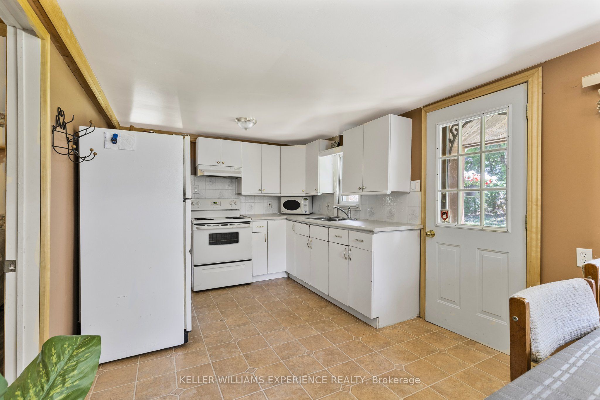 10 Simcoe Road Property Photo 9