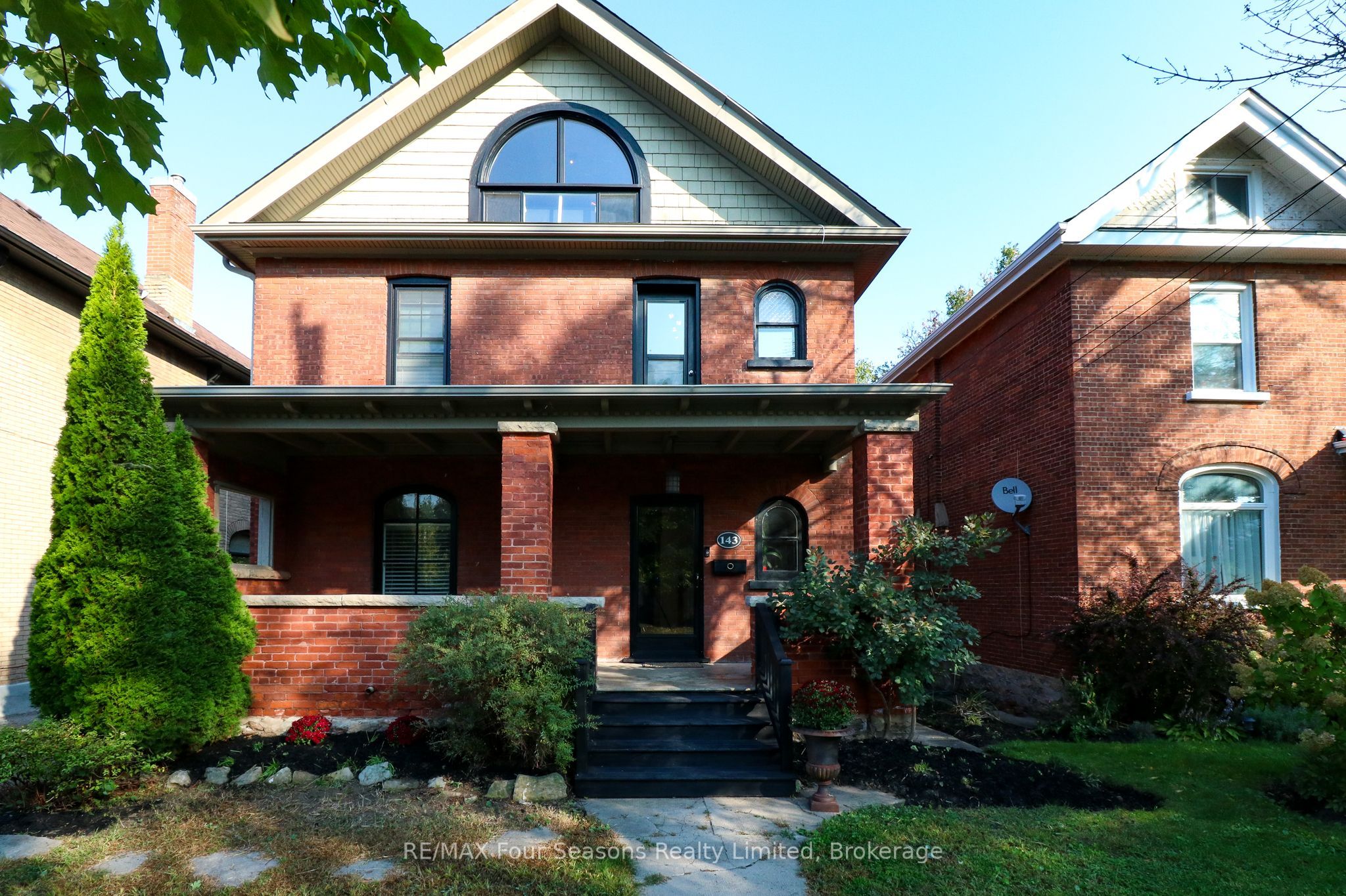 143 Fourth Street W Property Photo 3