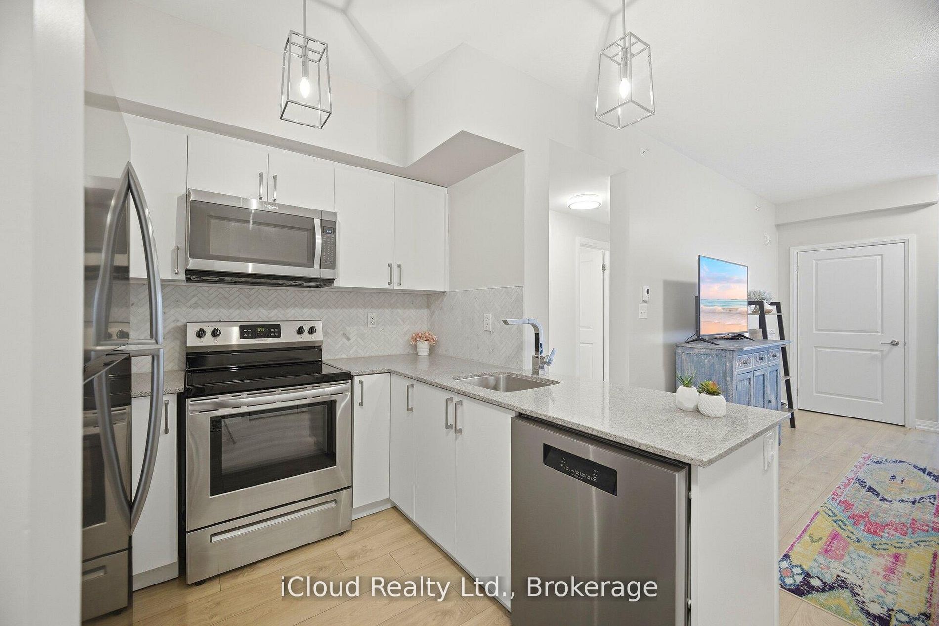 295 Cundles Road E 208 Property Photo 15